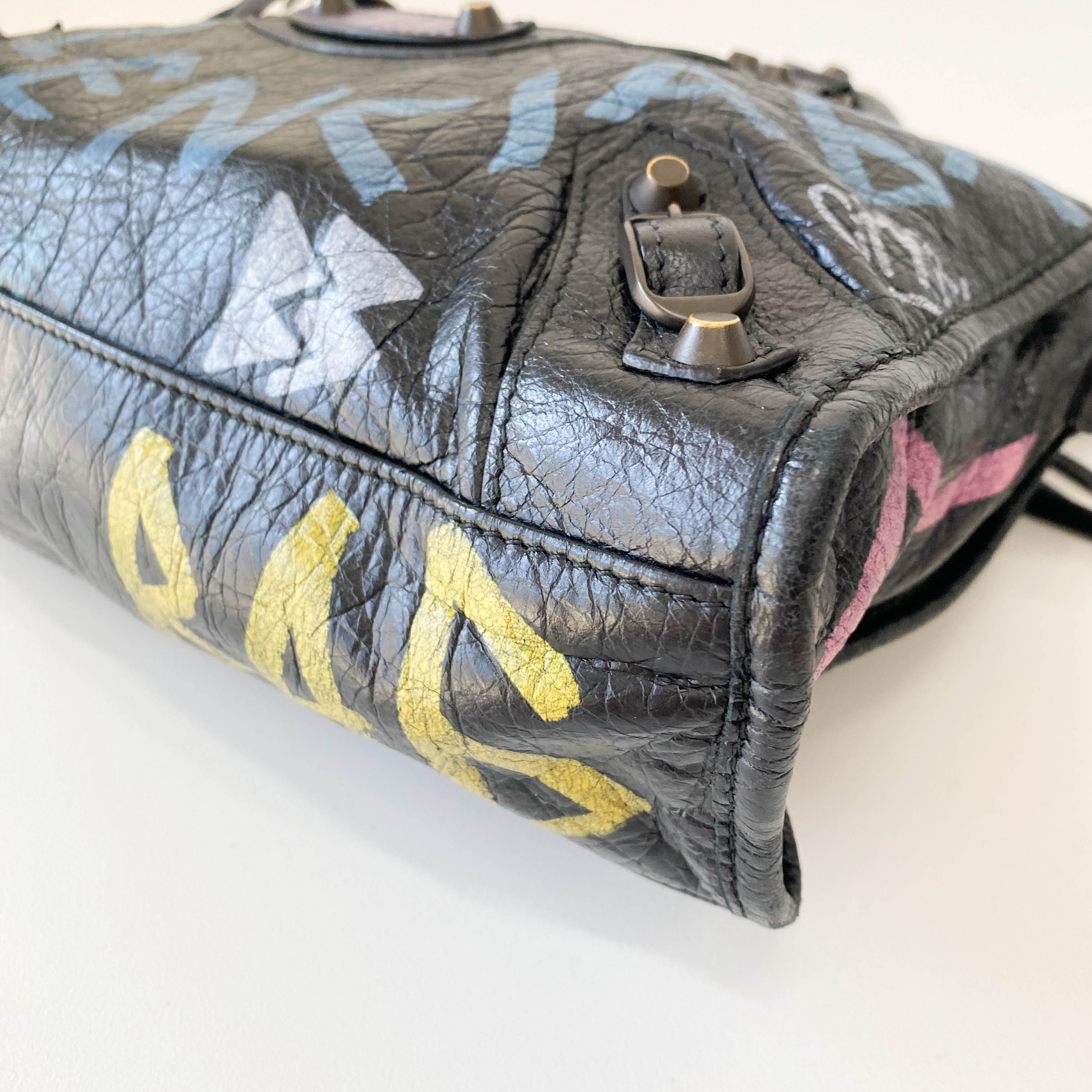 Graffiti The City Black Leather Hand Bag