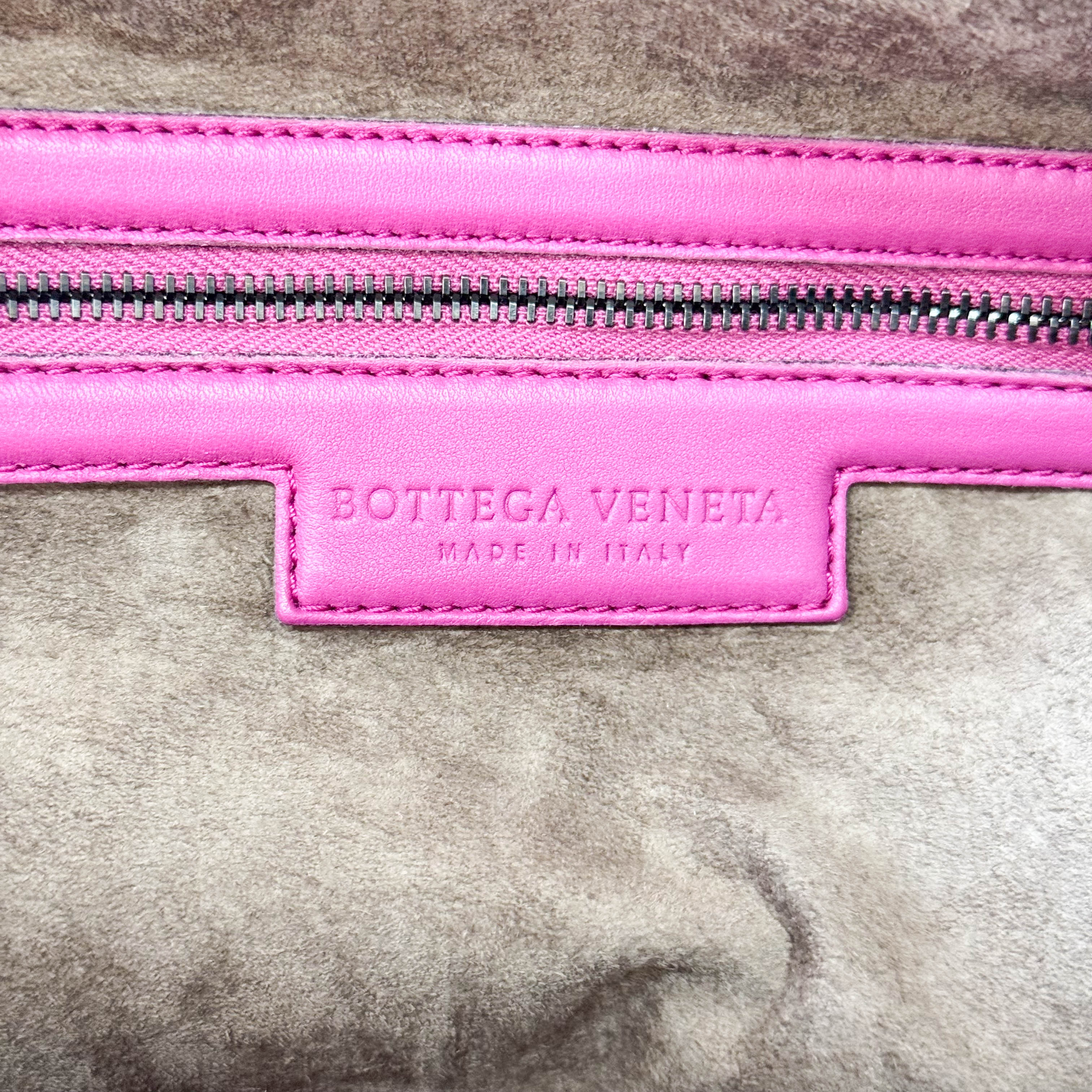 Intrecciato Fucsia Leather Bag