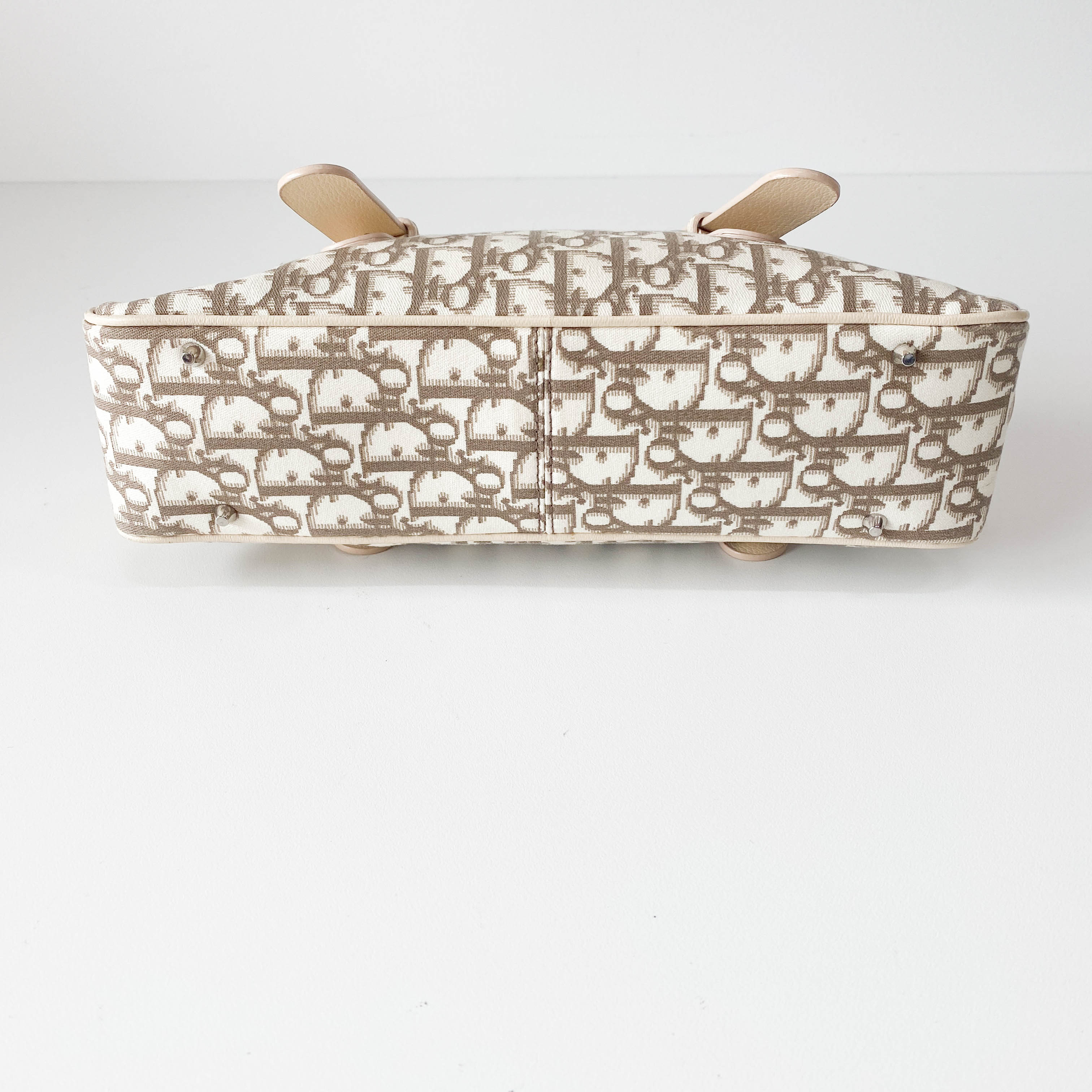 Vintage Beige Leather Embroidered Shoulder Bag