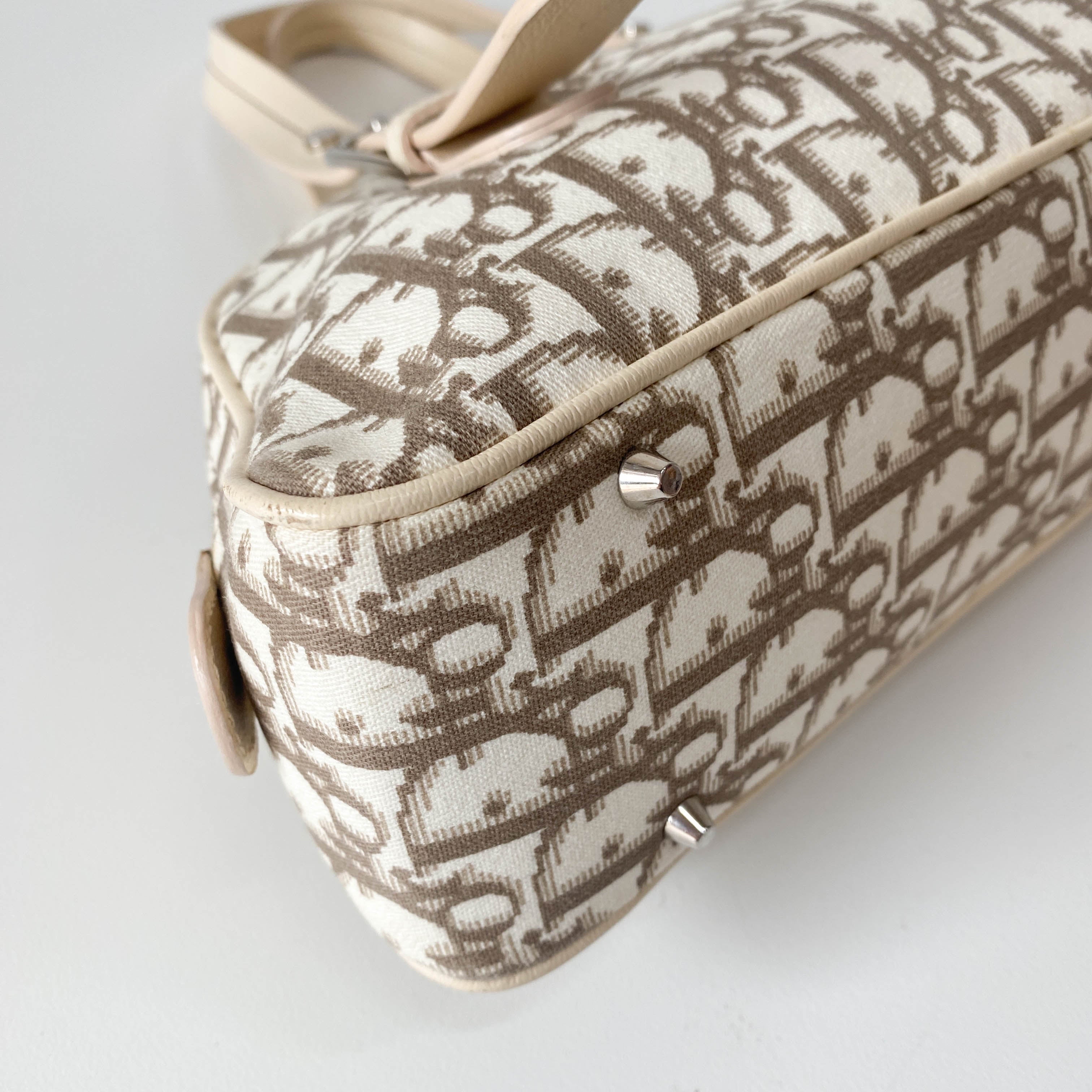 Vintage Beige Leather Embroidered Shoulder Bag
