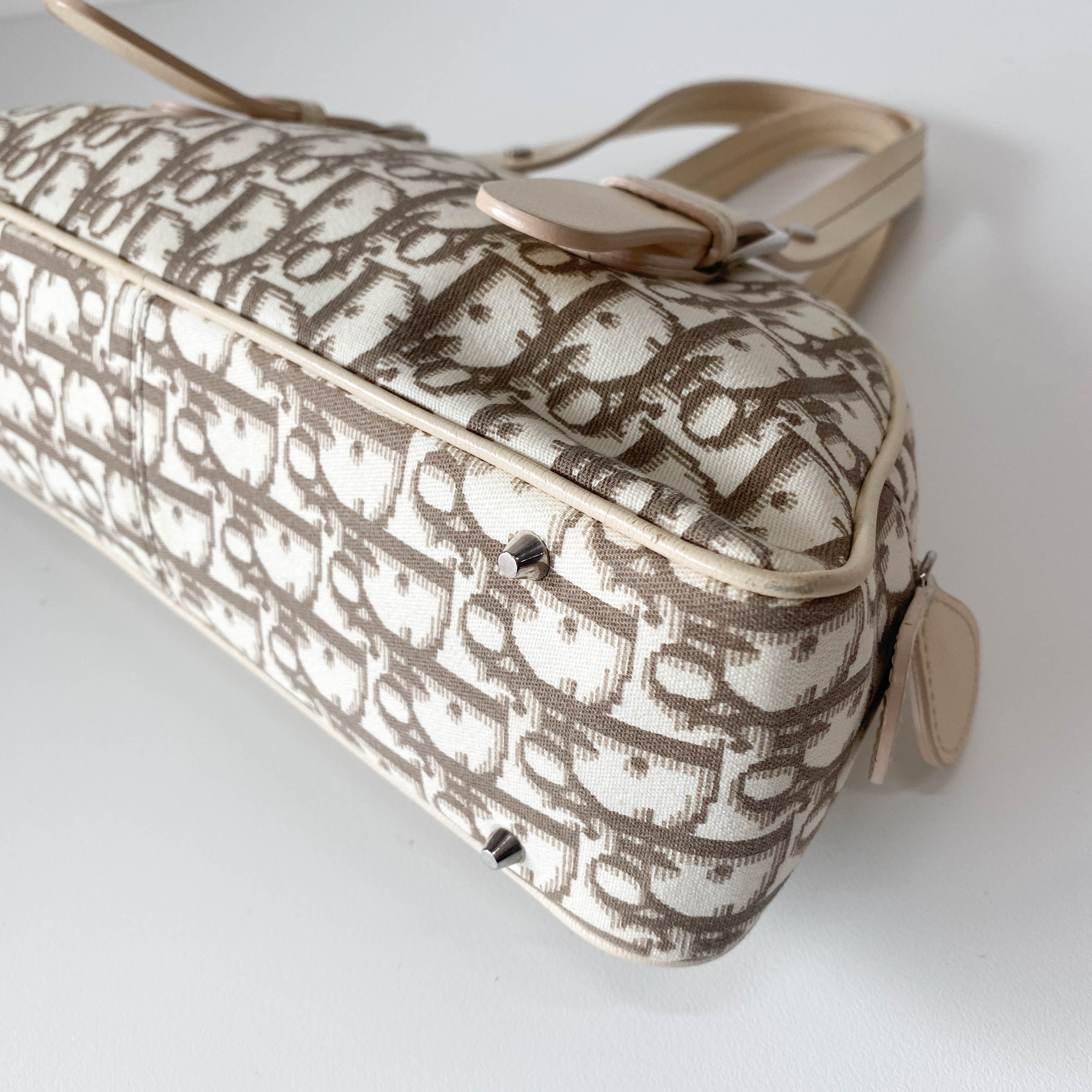 Vintage Beige Leather Embroidered Shoulder Bag