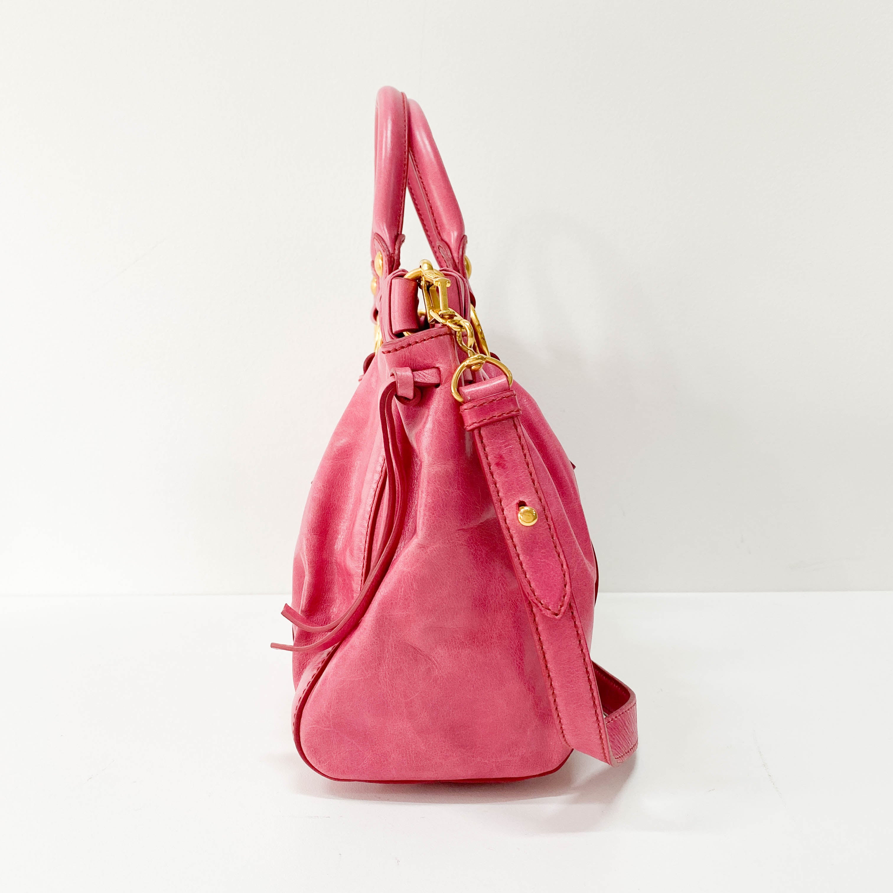 バッグ miu miu vitello lux pink y2k hand bag miu miu vitello lux pink y2k hand bag - メルカリ