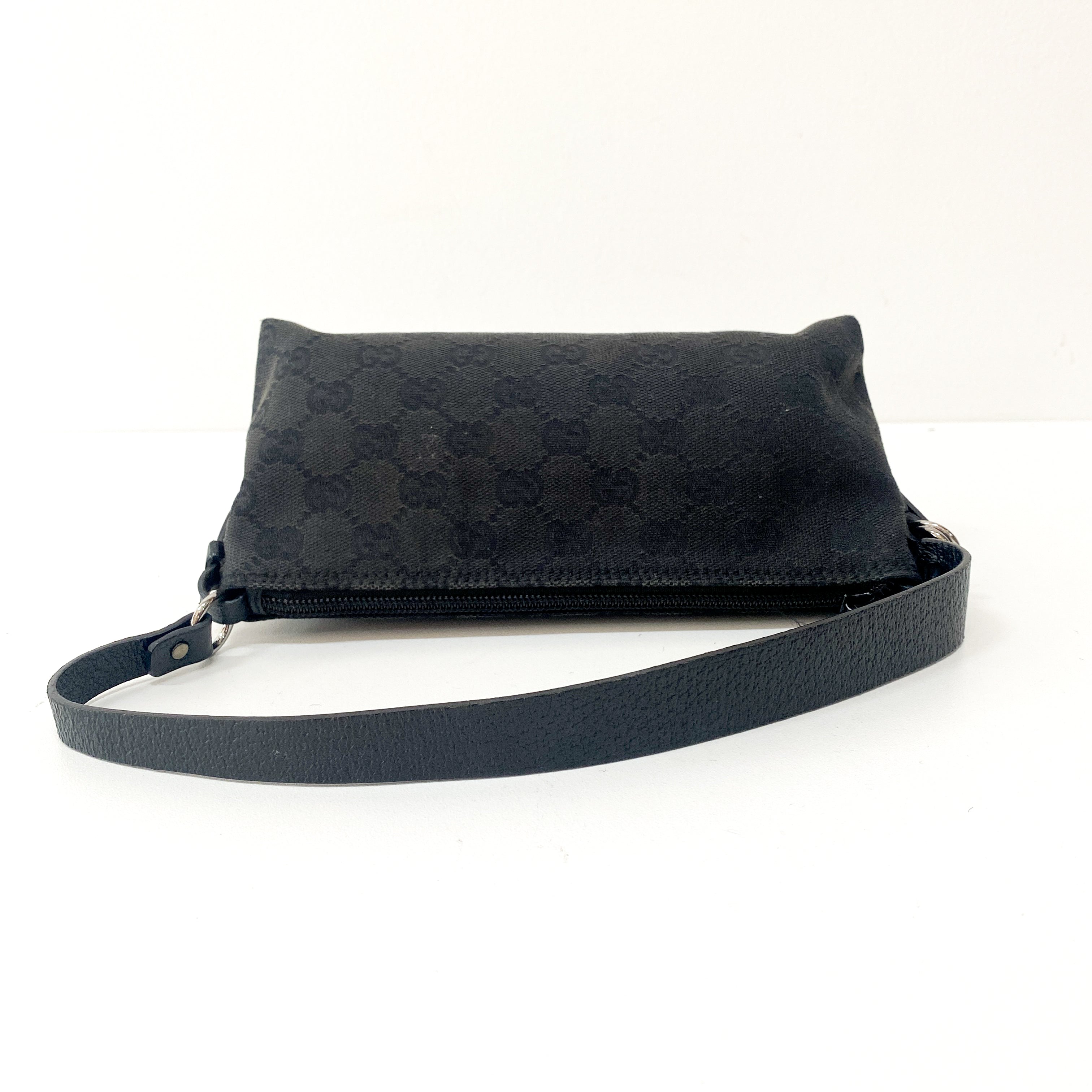 GG Canvas Black Pochette Accesories Shoulder Bag