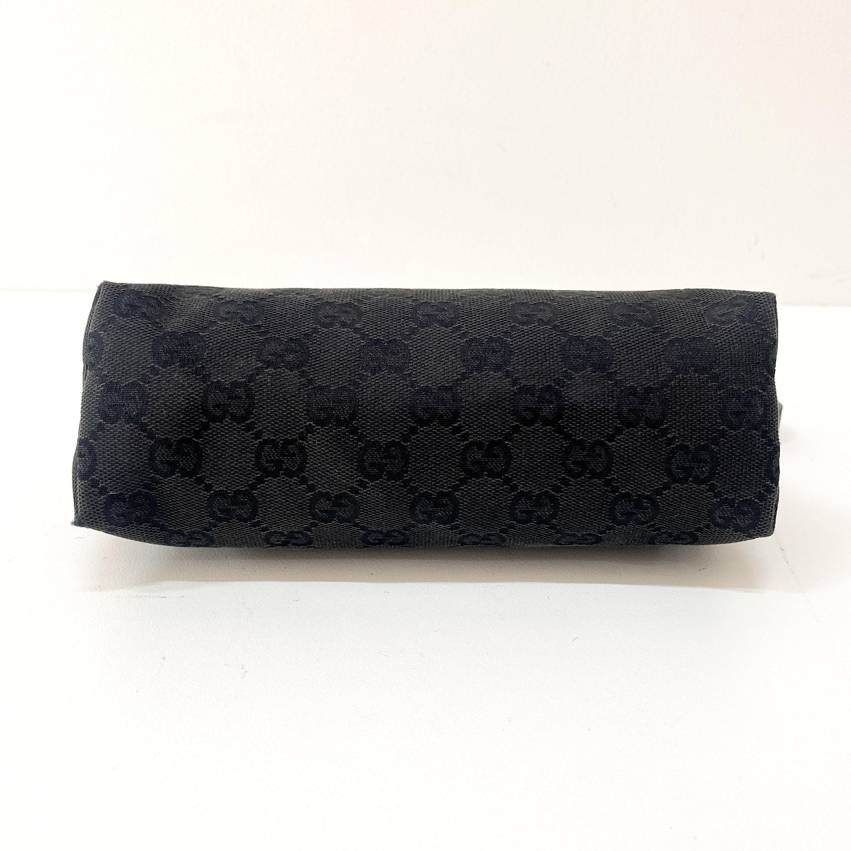 GG Canvas Black Pochette Accesories Shoulder Bag