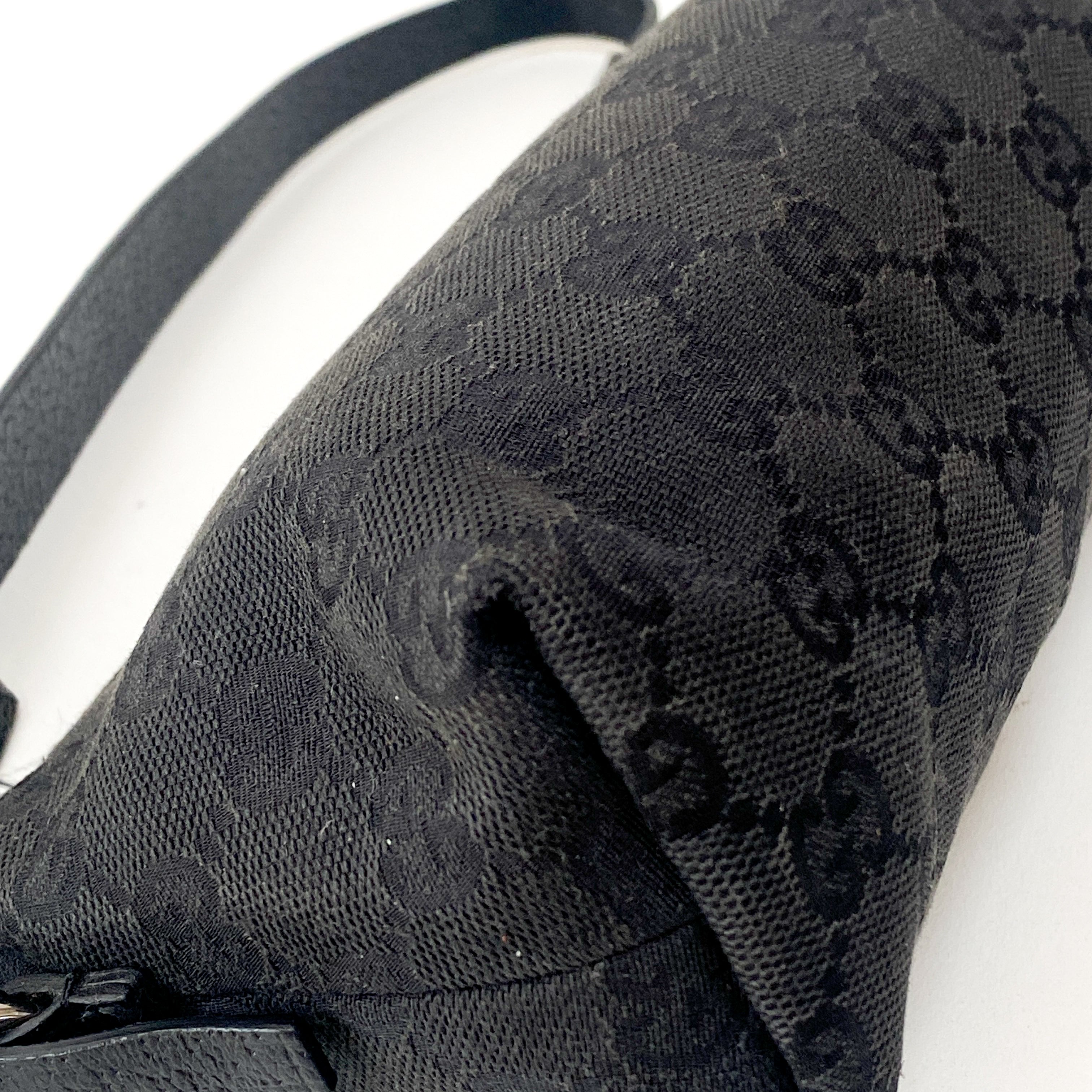 GG Canvas Black Pochette Accesories Shoulder Bag