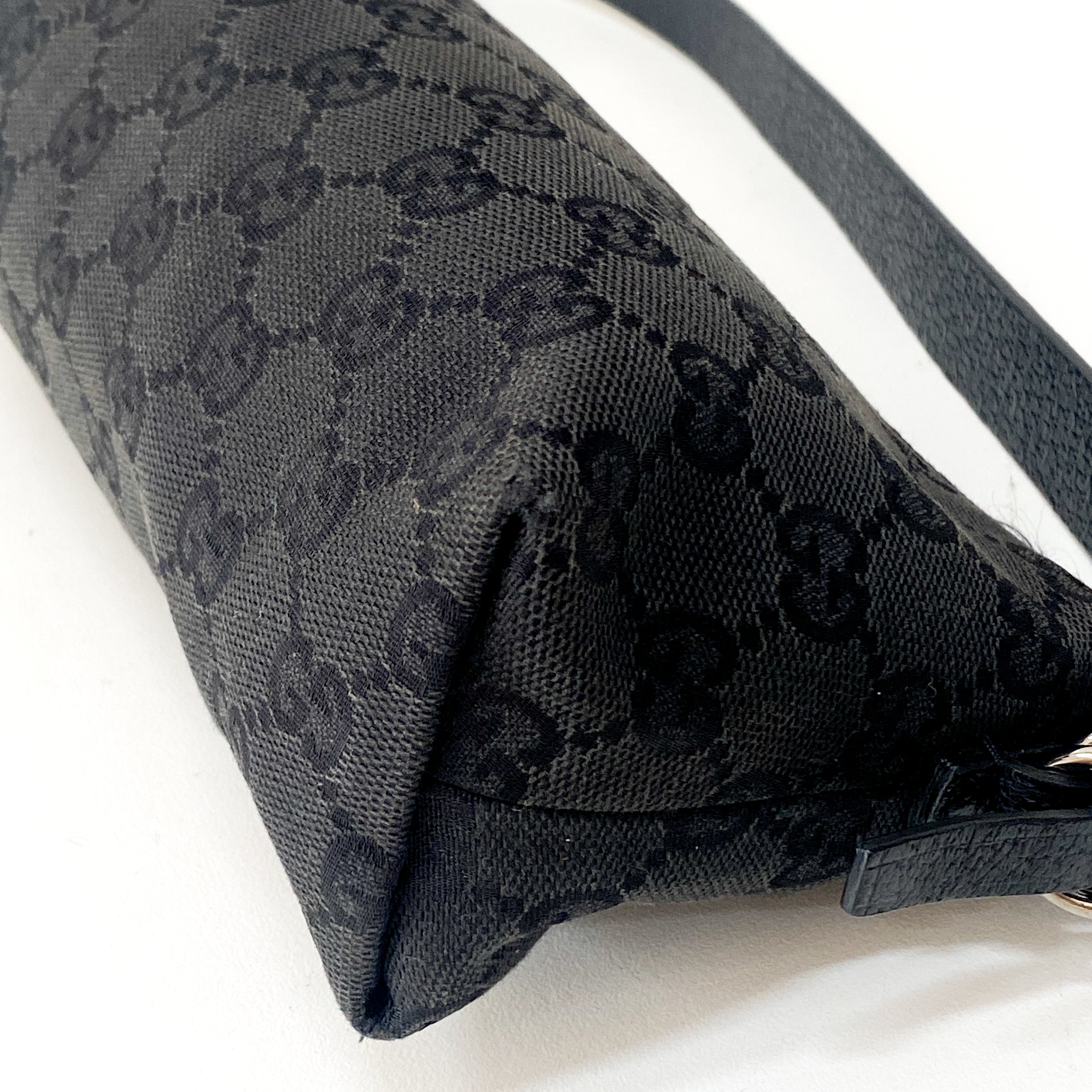 GG Canvas Black Pochette Accesories Shoulder Bag