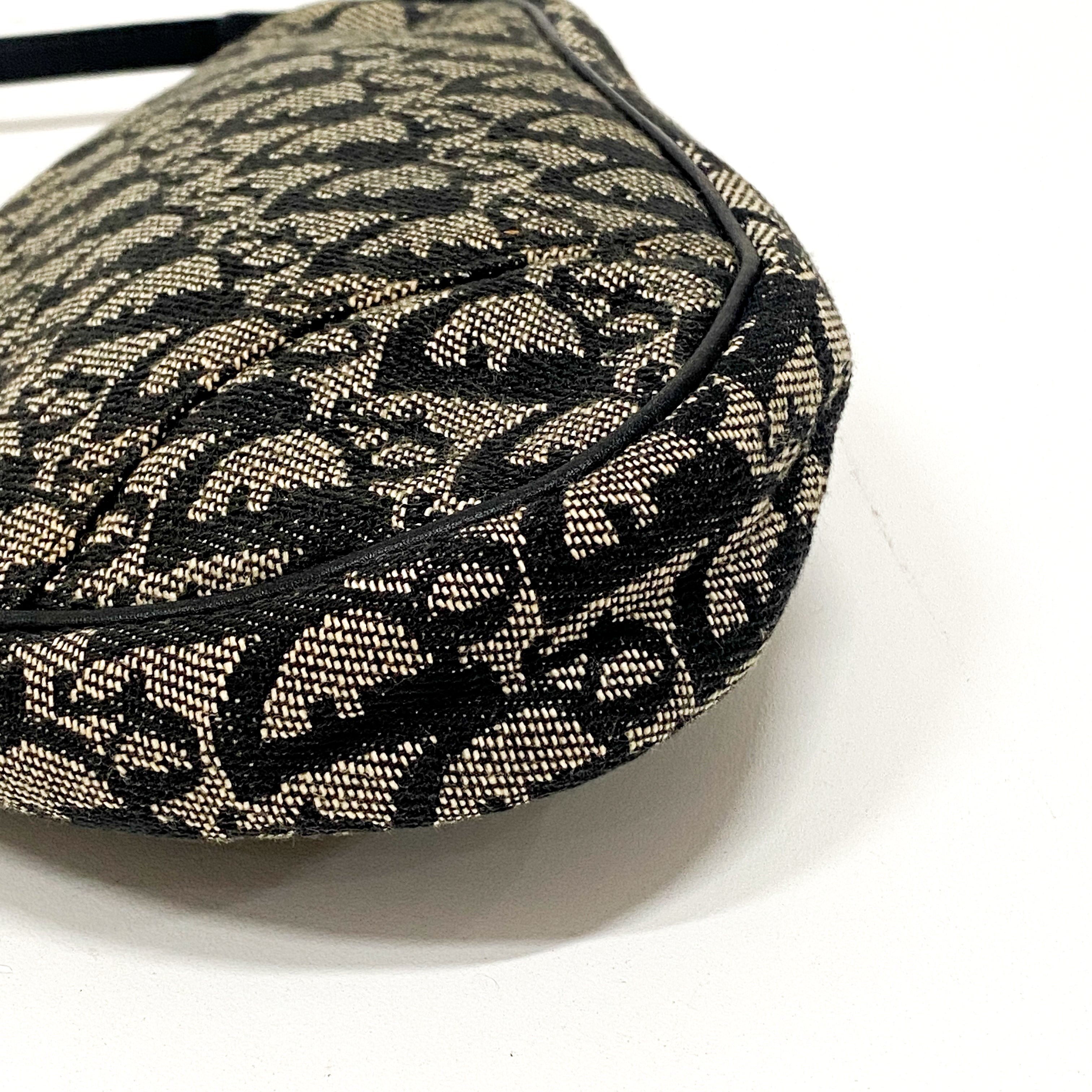 Trotter Saddle Canvas Bag