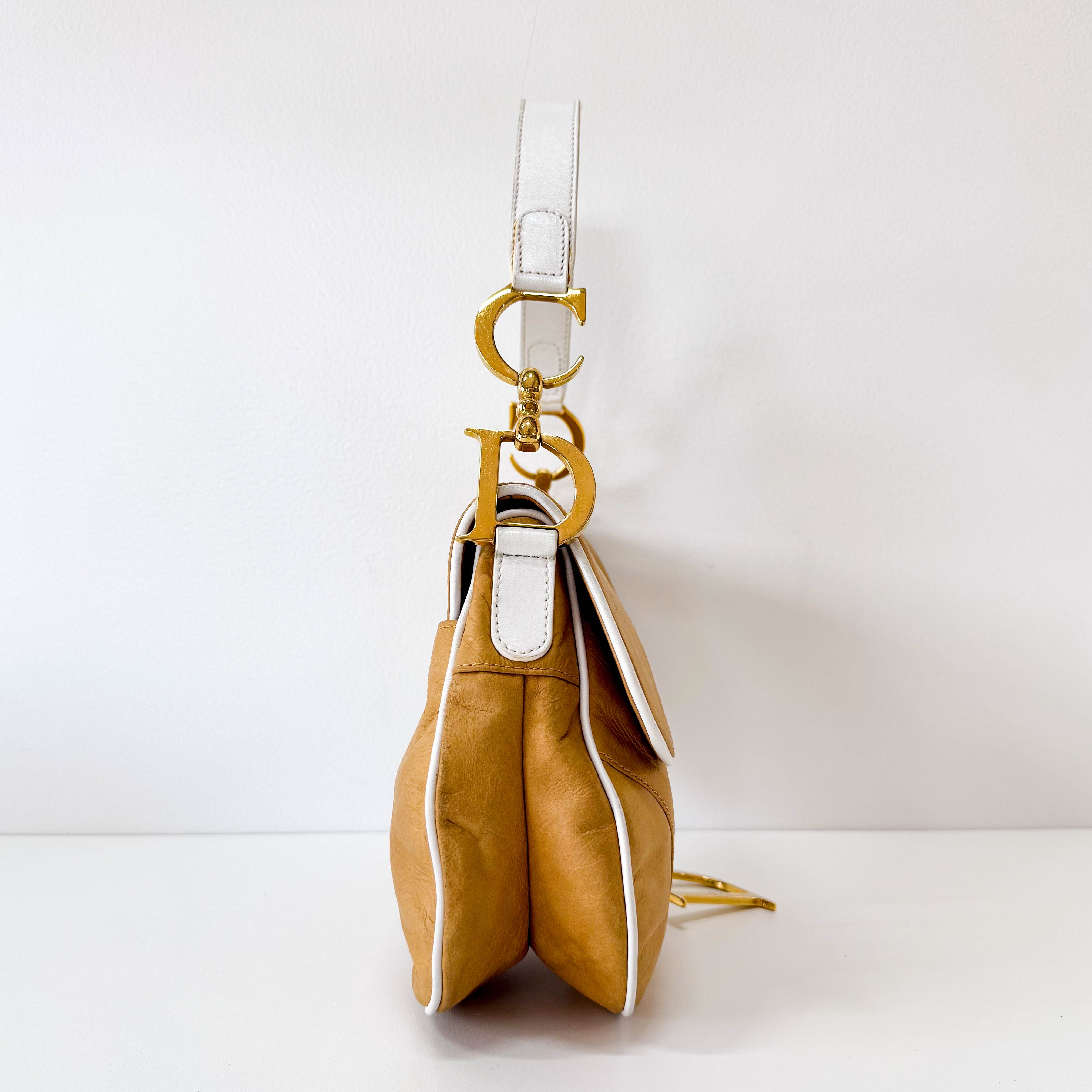 Saddle Caramel Brown Leather with White Details Handle Bag