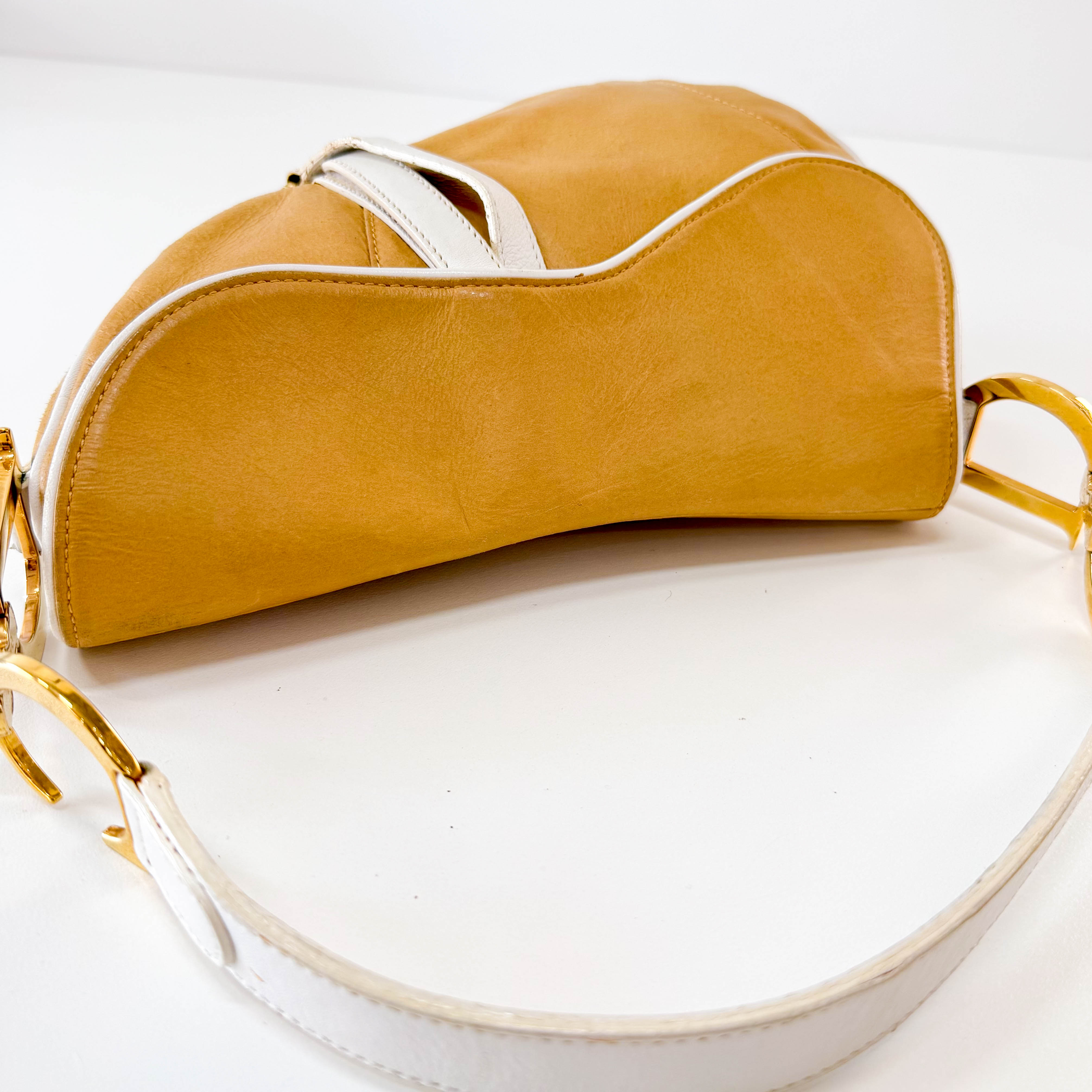 Saddle Caramel Brown Leather with White Details Handle Bag
