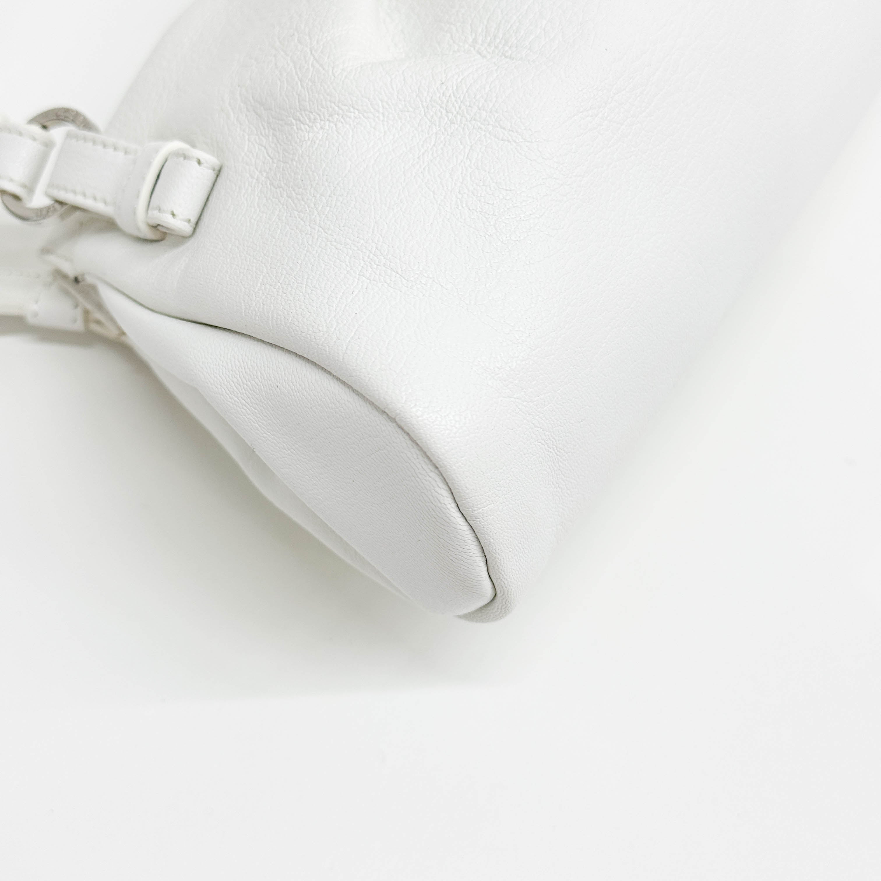 Anagram Buckle White Leather Hand Bag
