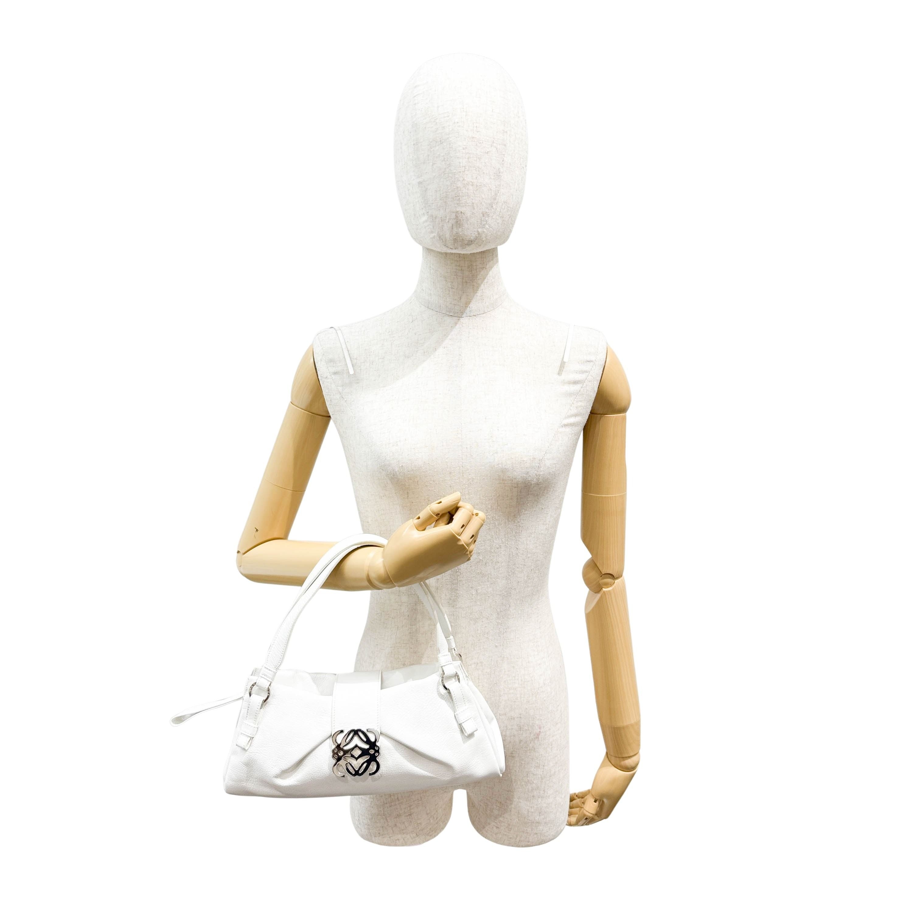 Anagram Buckle White Leather Hand Bag