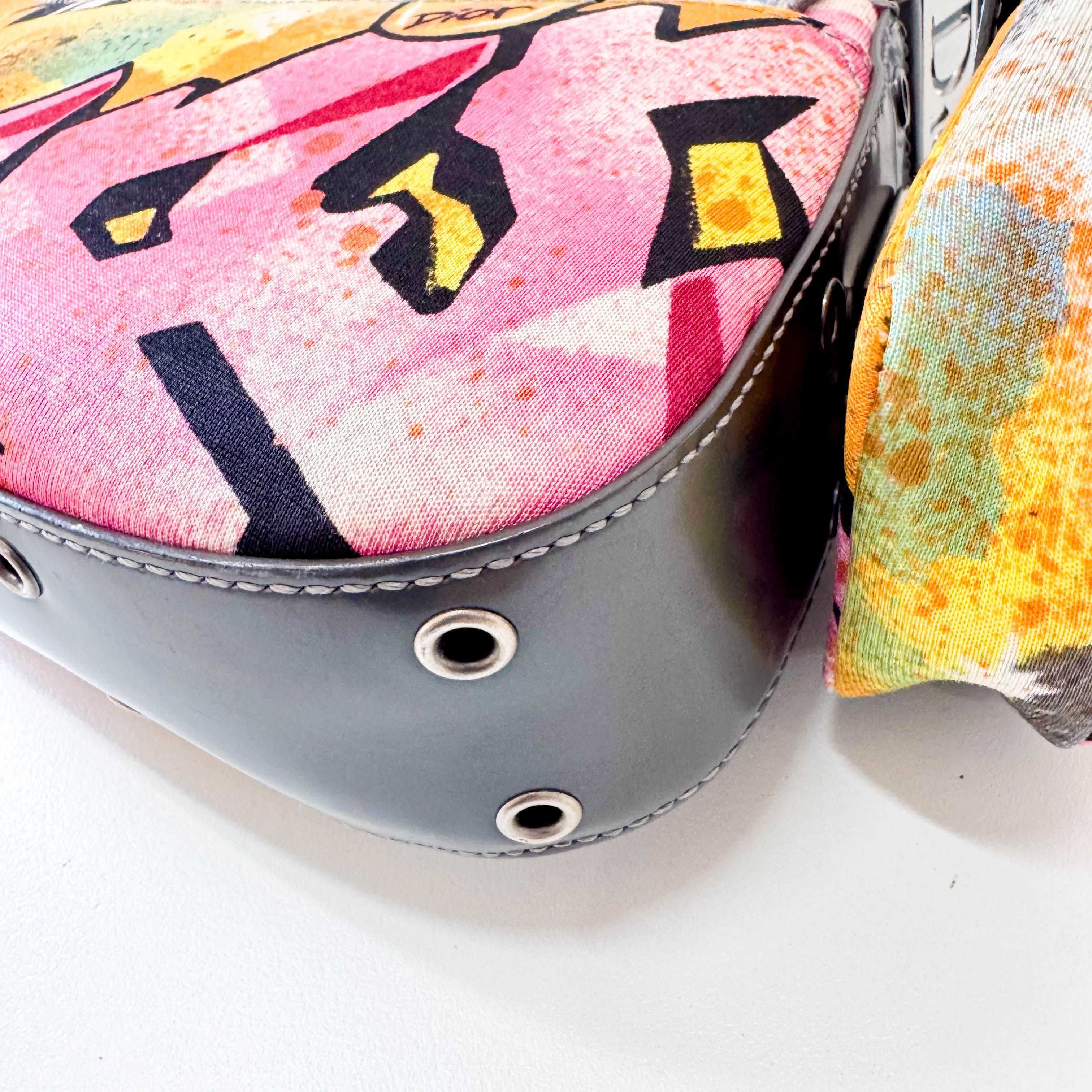 Coumbus Multi-colour Graffiti 