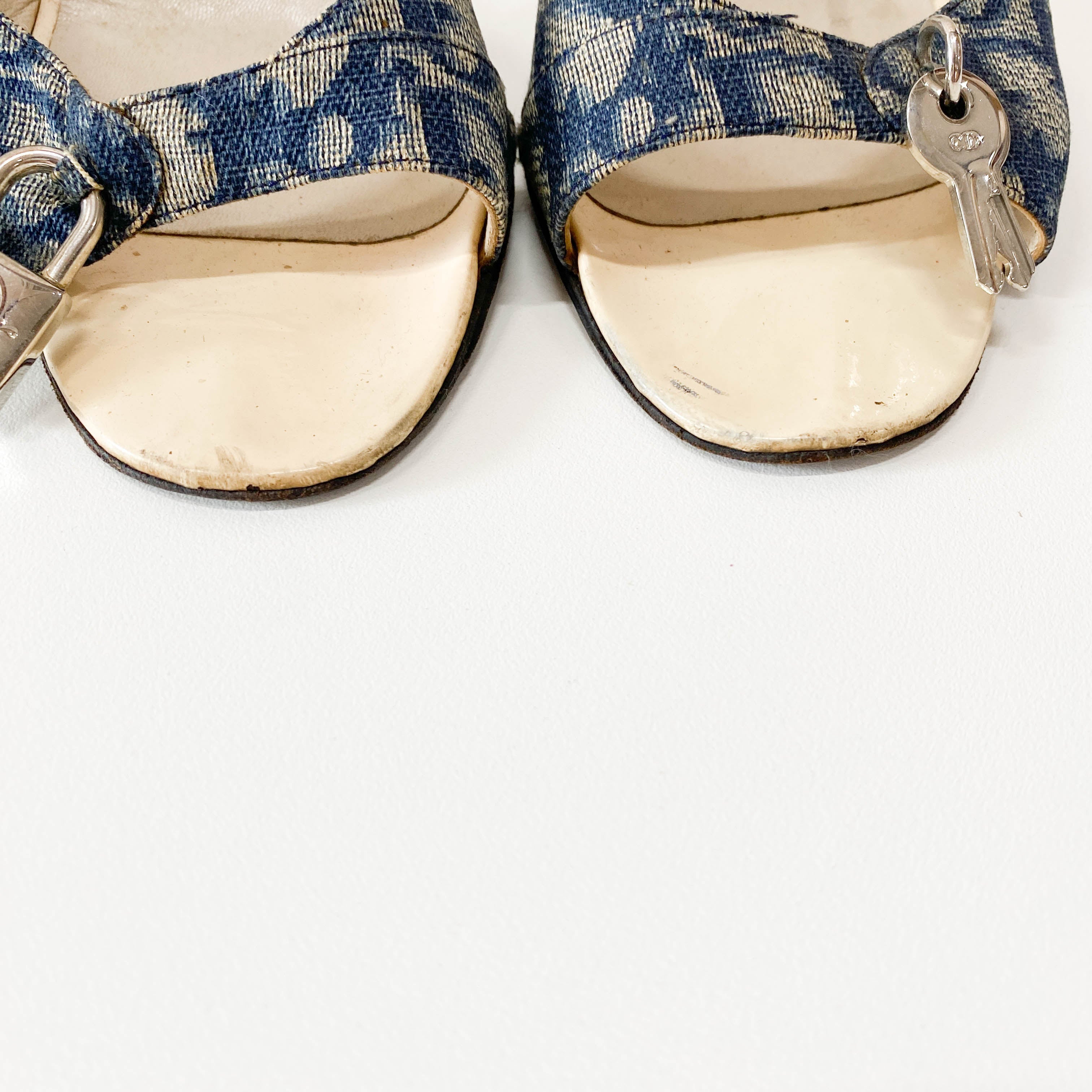 Vintage Navy Trotter Heels SIZE 36