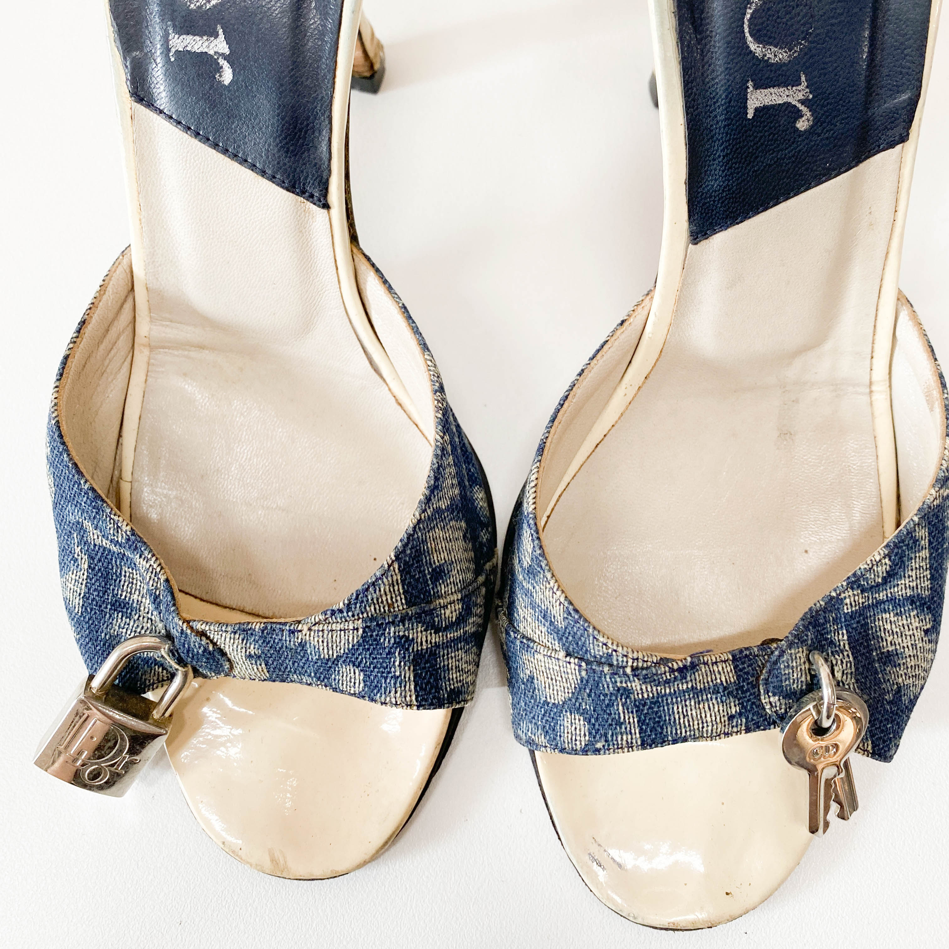 Vintage Navy Trotter Heels SIZE 36