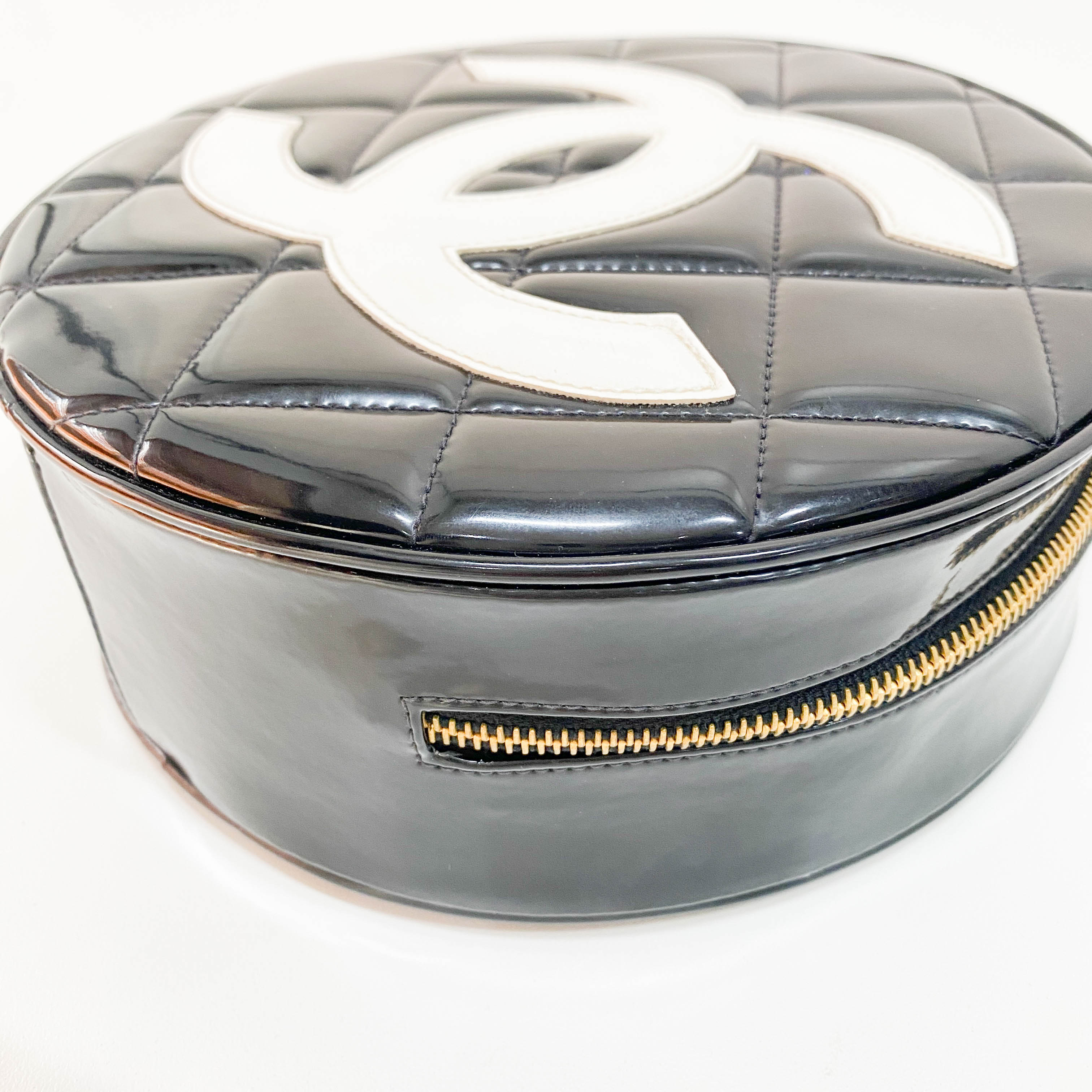 Black Matelassé Round Vanity Bag