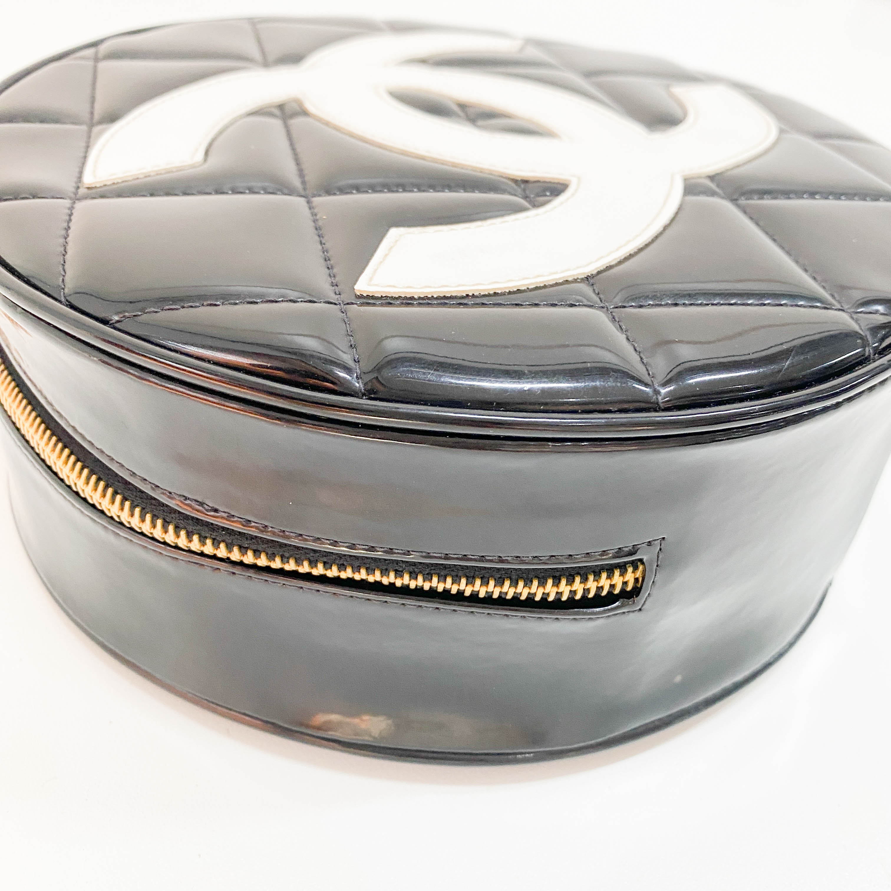 Black Matelassé Round Vanity Bag