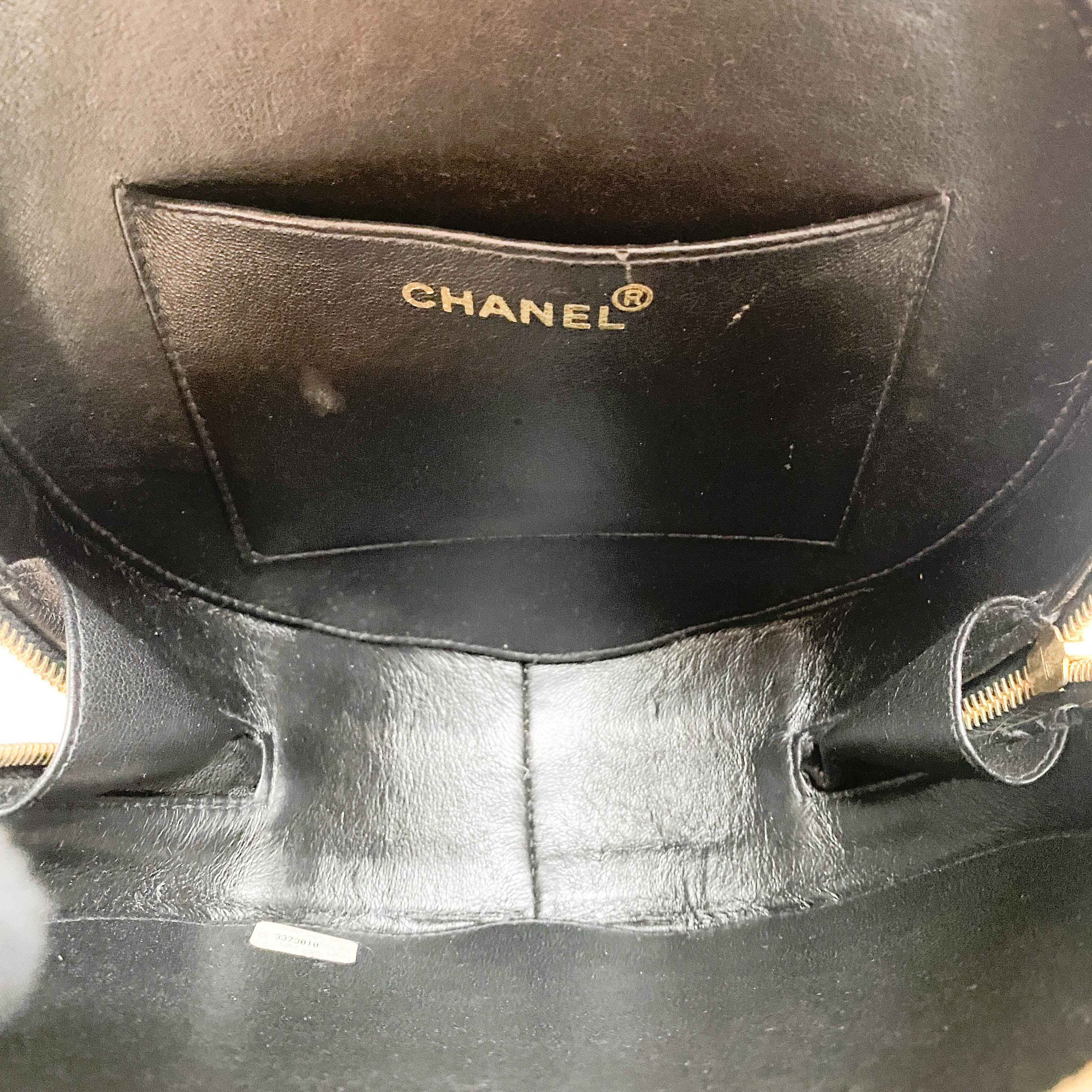 Black Matelassé Round Vanity Bag