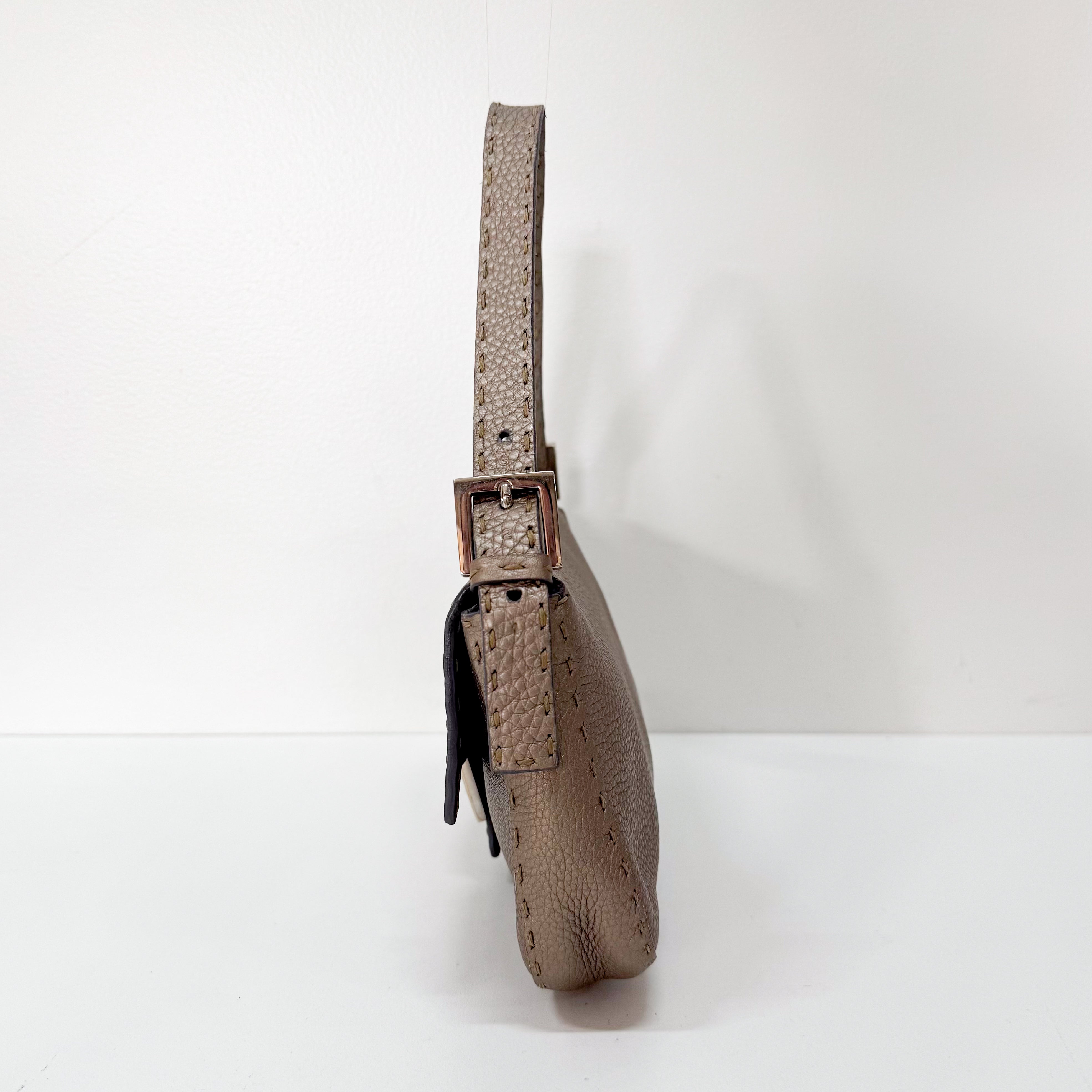 Baguette Seleria Greige Leather Bag