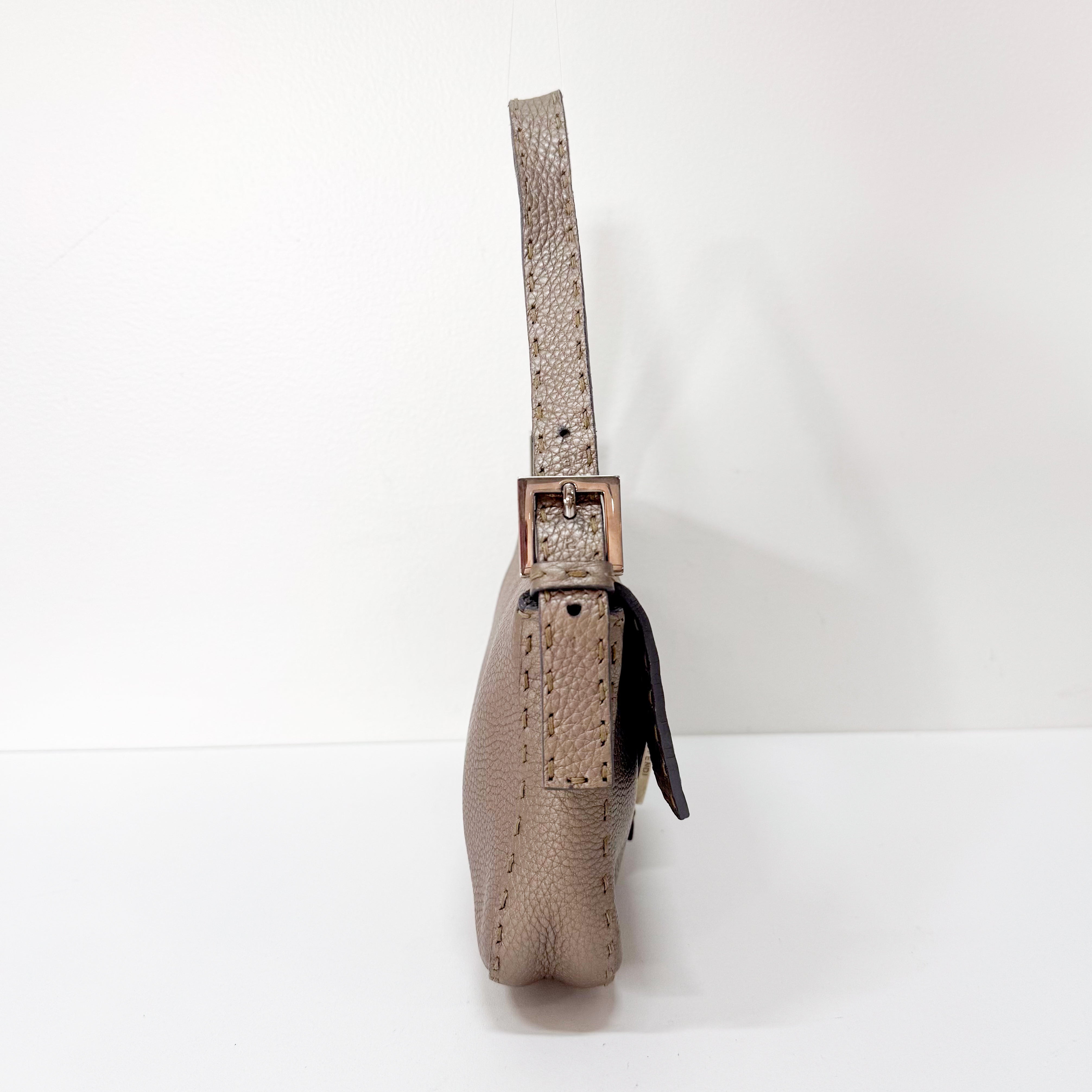 Baguette Seleria Greige Leather Bag