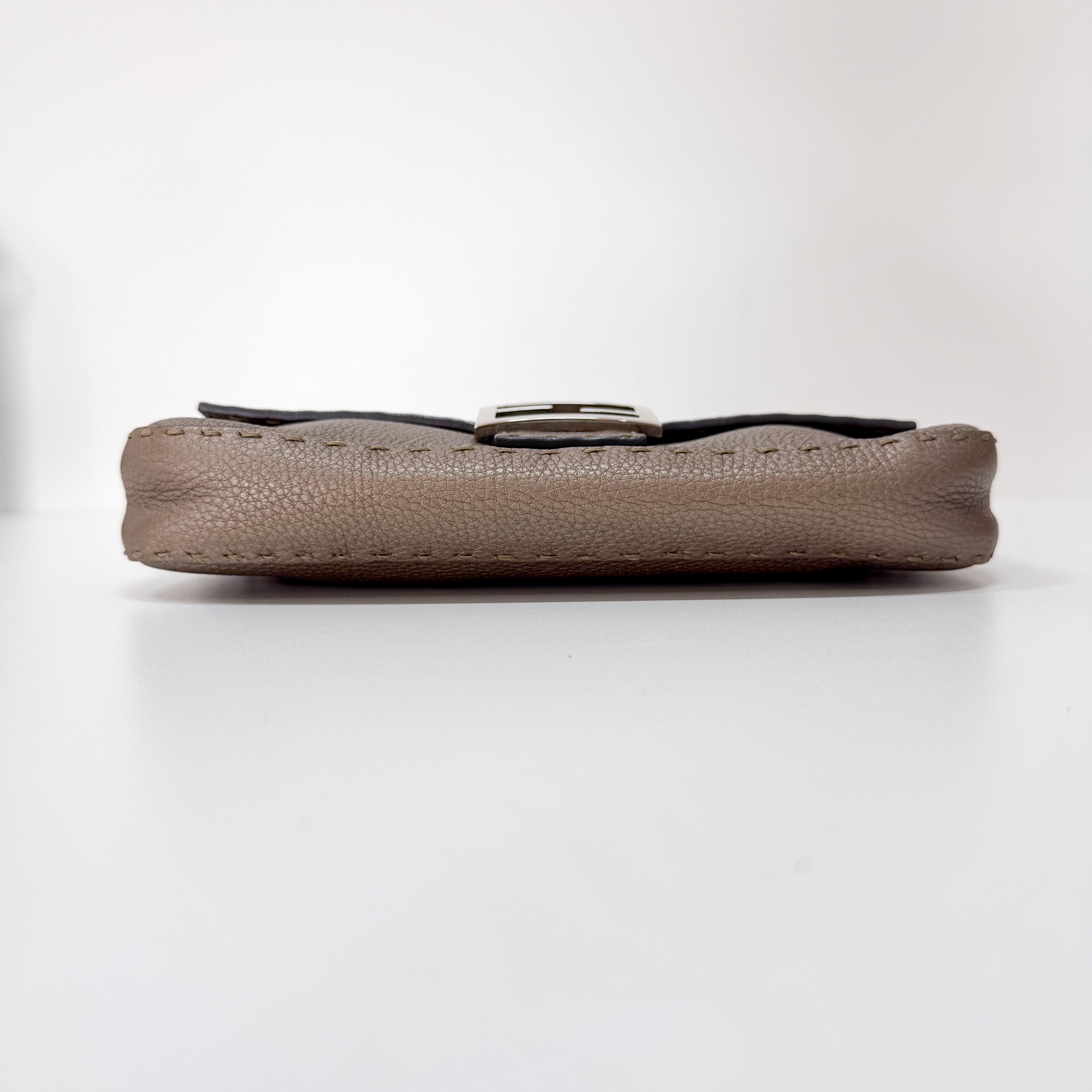 Baguette Seleria Greige Leather Bag