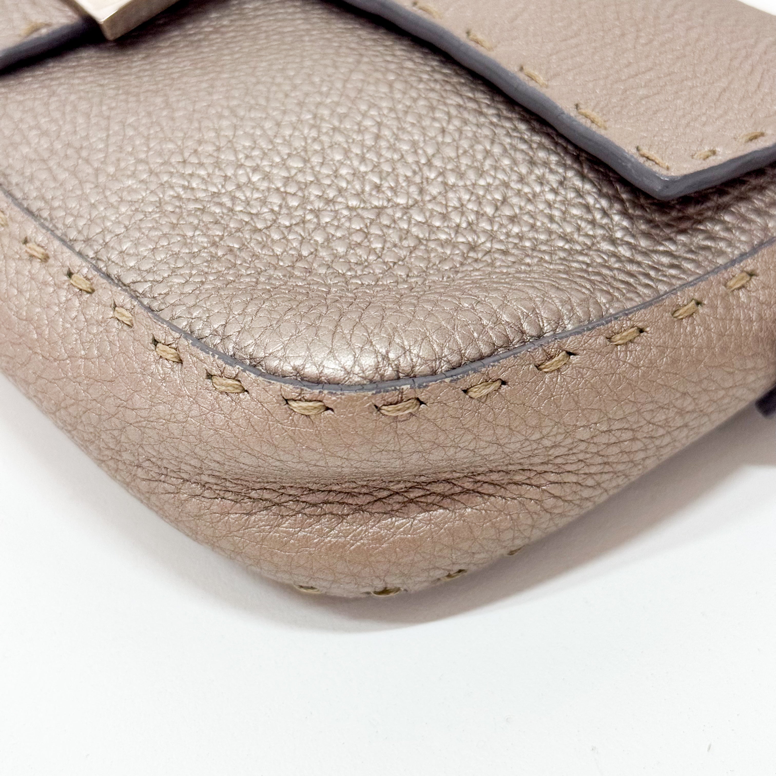 Baguette Seleria Greige Leather Bag