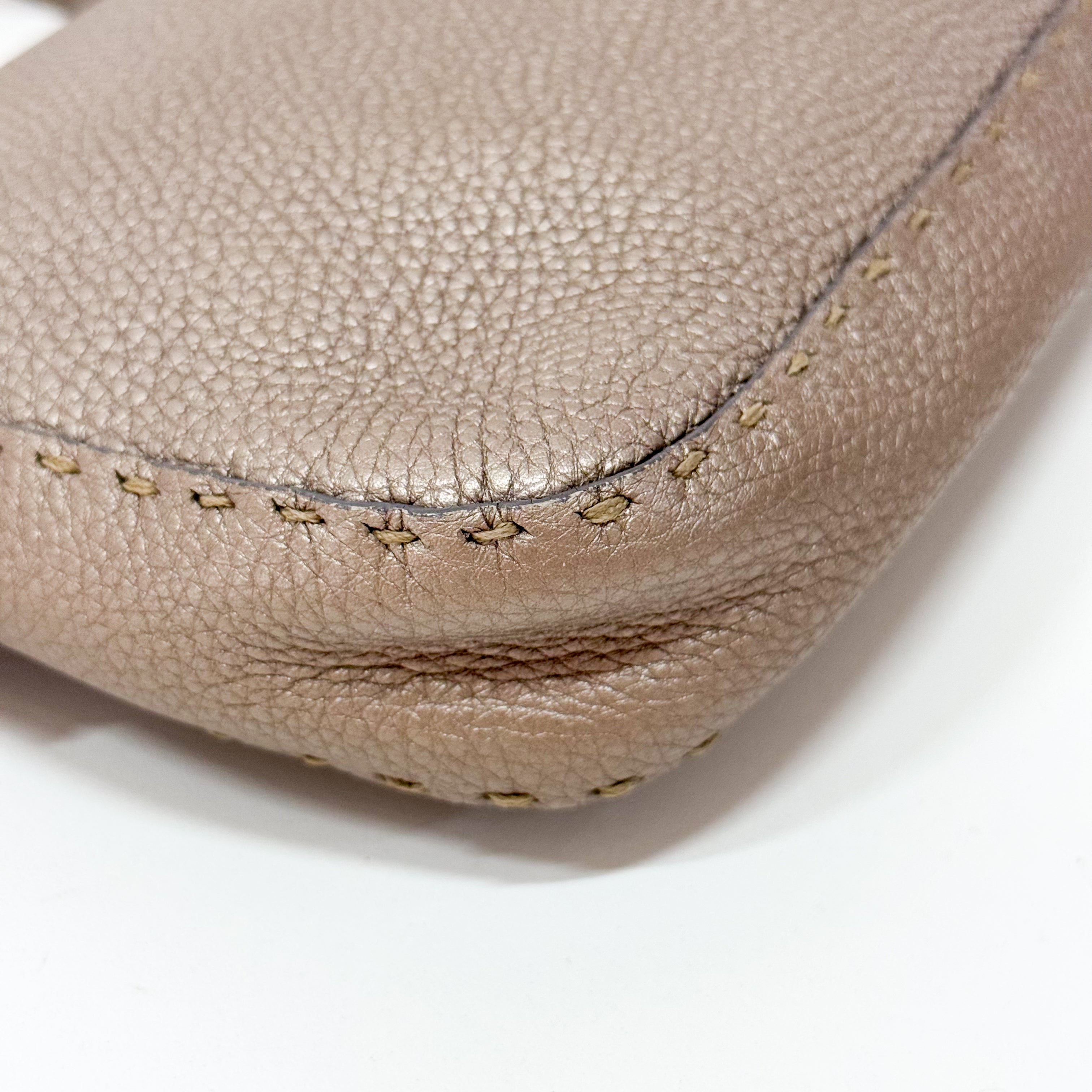 Baguette Seleria Greige Leather Bag