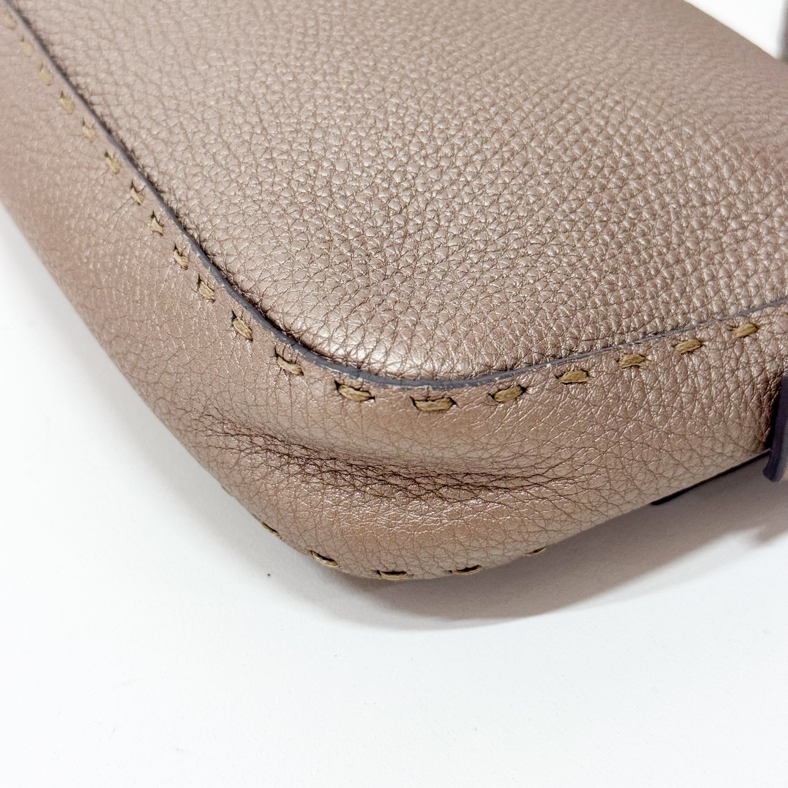 Baguette Seleria Greige Leather Bag