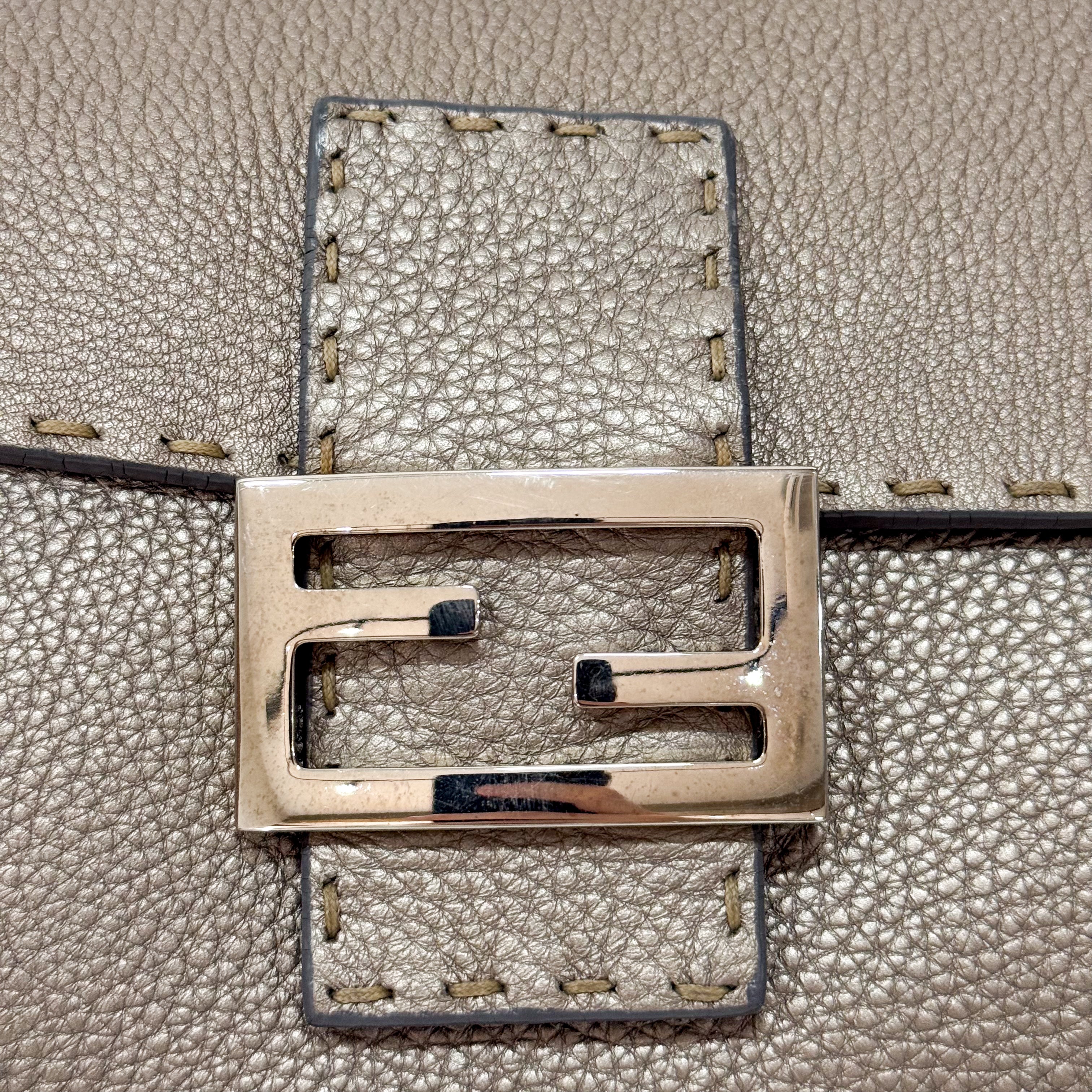 Baguette Seleria Greige Leather Bag