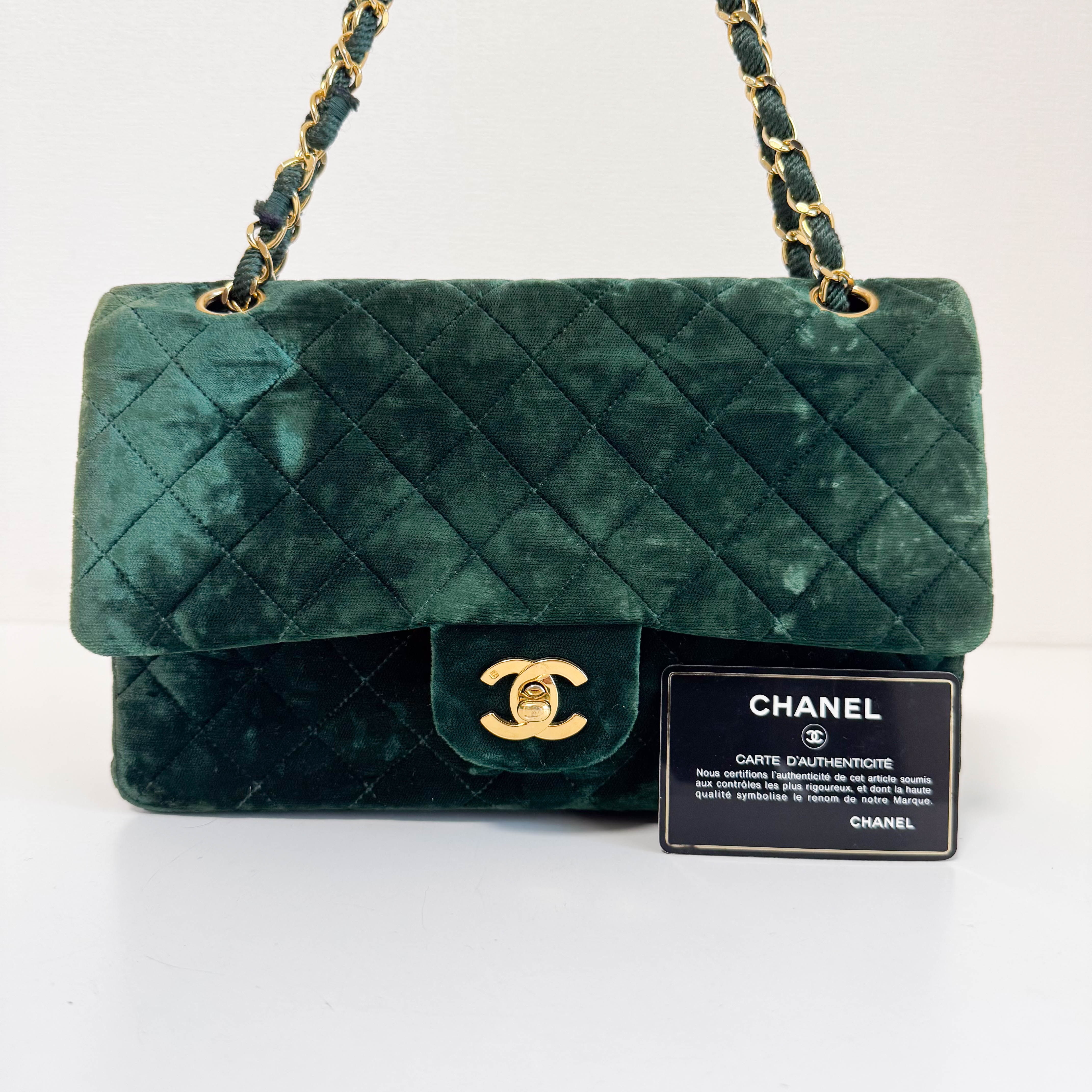 Timeless Classic Flap 25 Green Velvet Chain Shoulder Bag