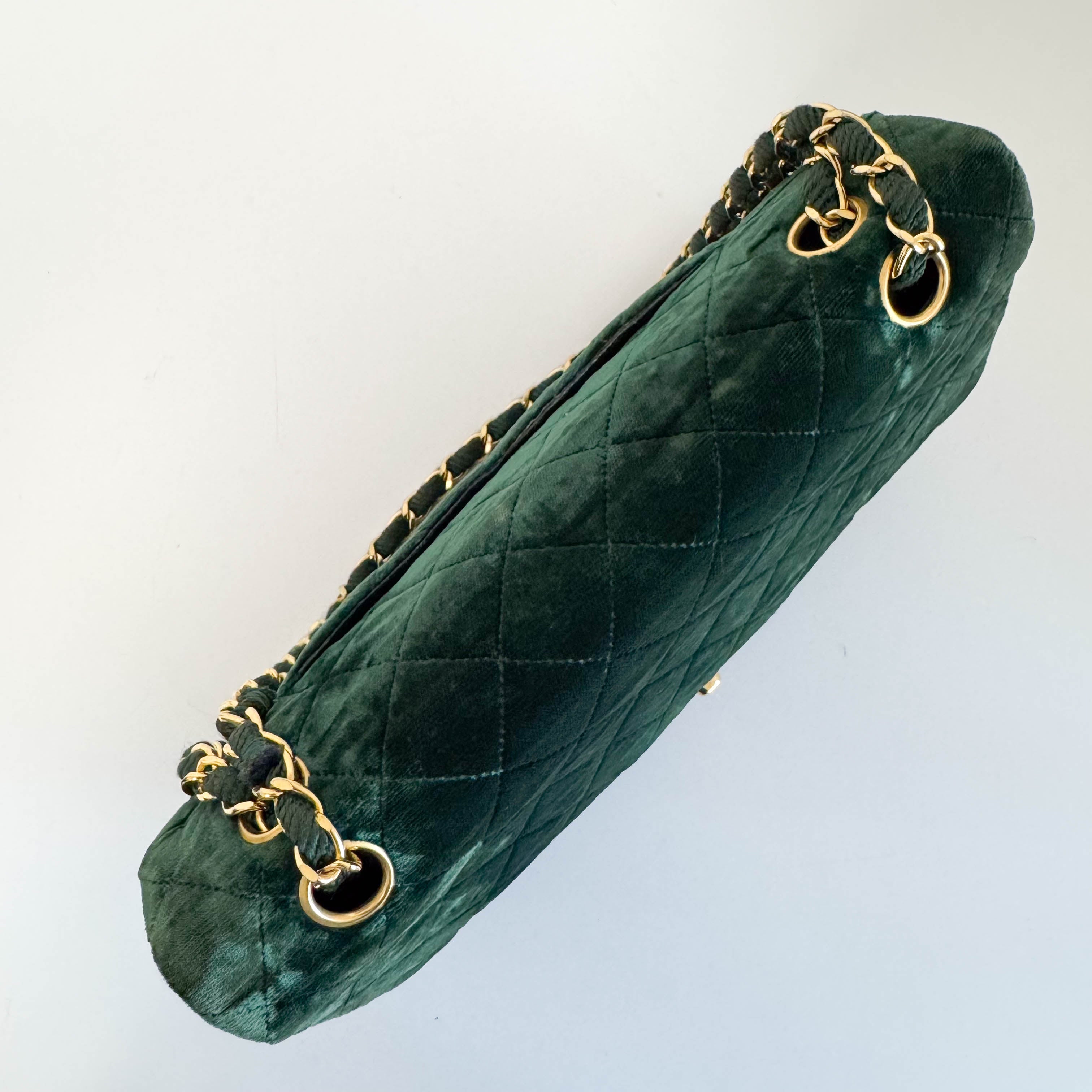 Timeless Classic Flap 25 Green Velvet Chain Shoulder Bag