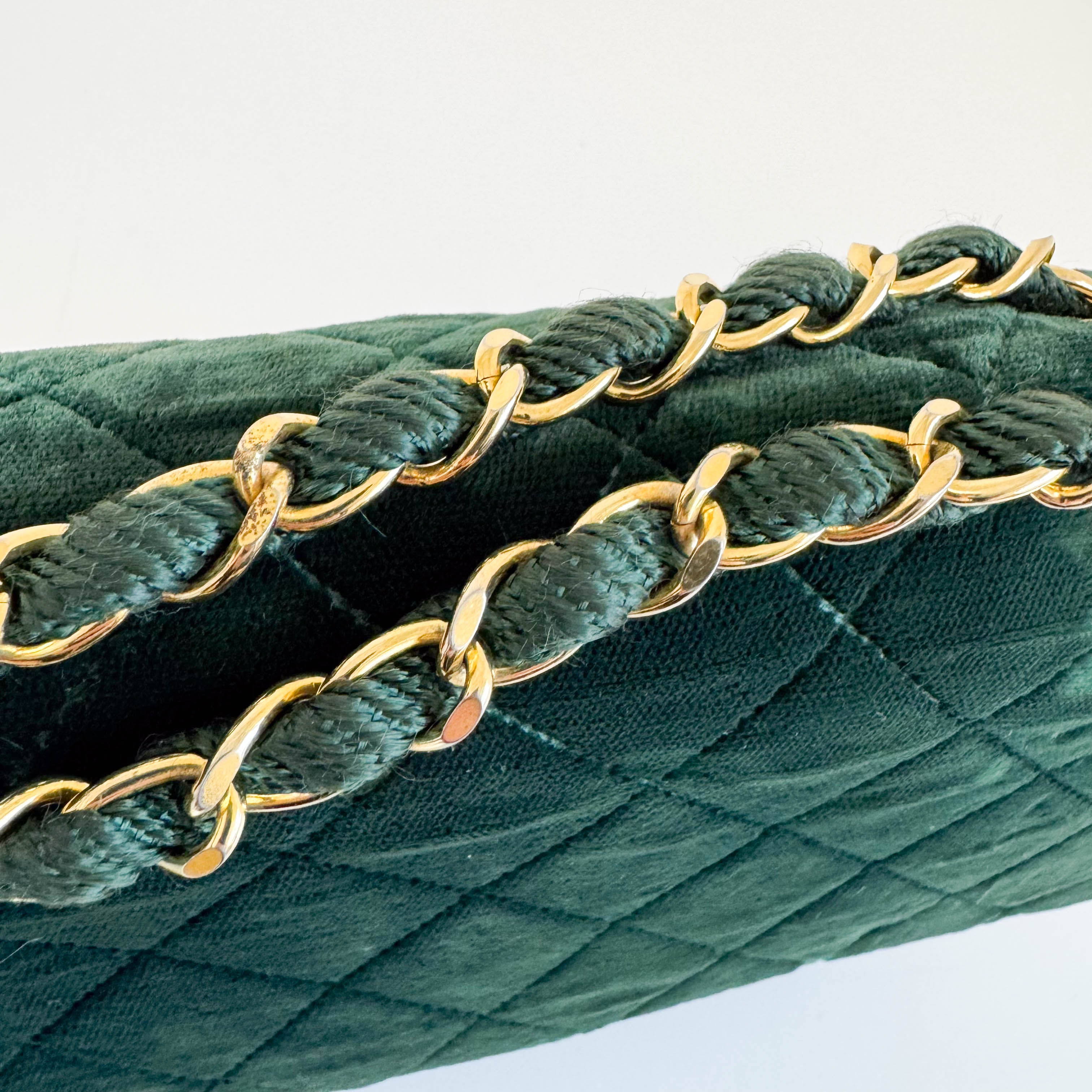 Timeless Classic Flap 25 Green Velvet Chain Shoulder Bag
