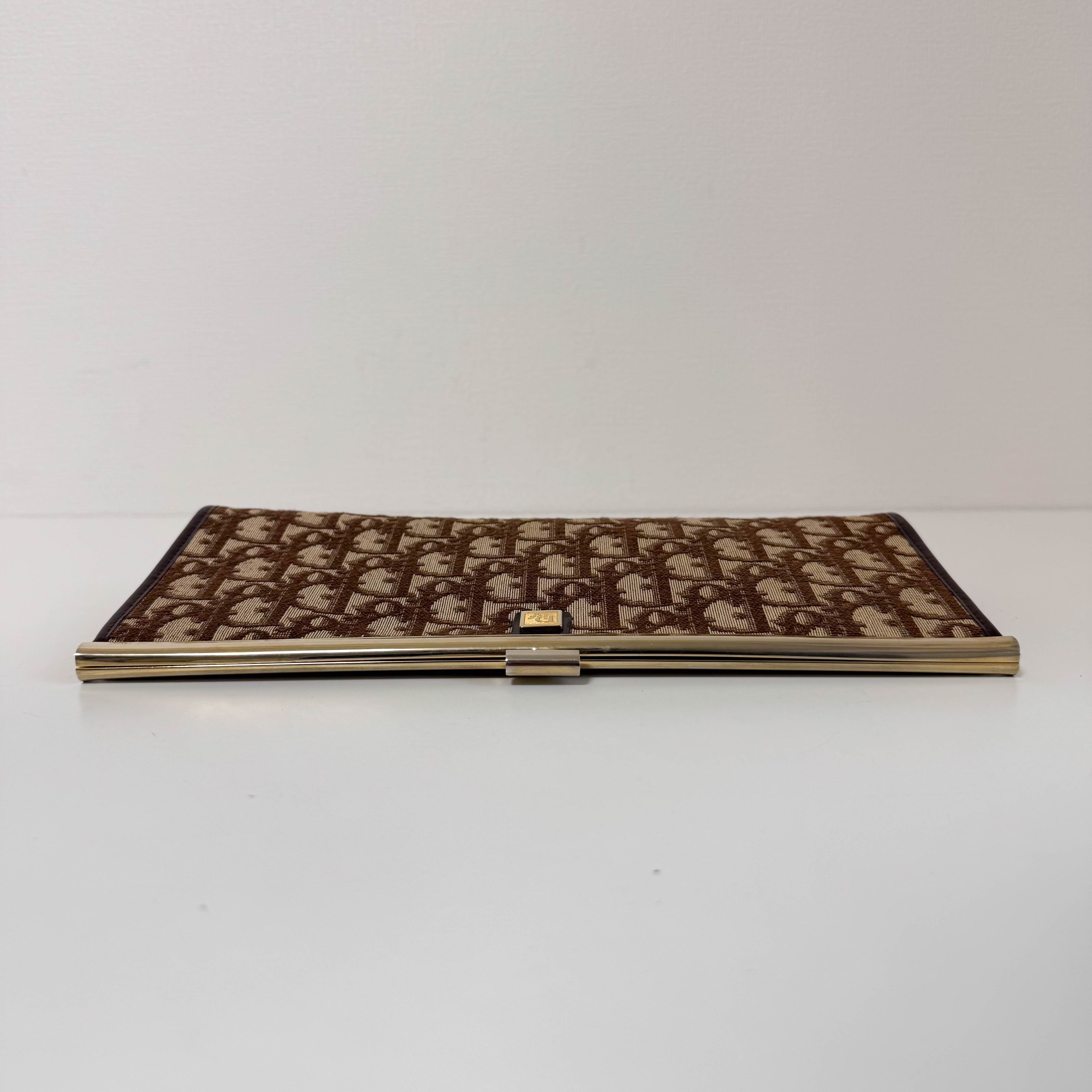 Trotter Brown Canvas Cluth Bag