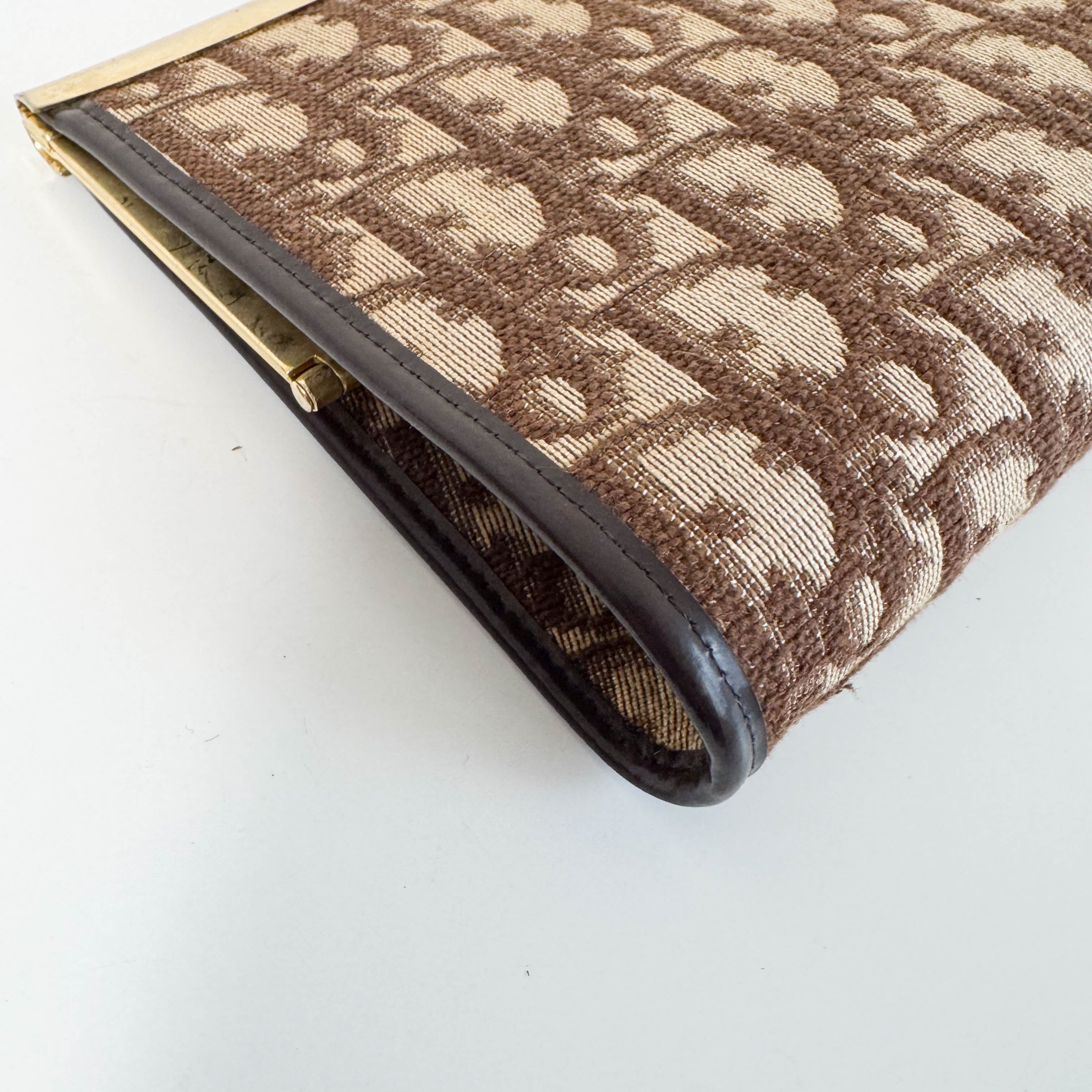 Trotter Brown Canvas Cluth Bag