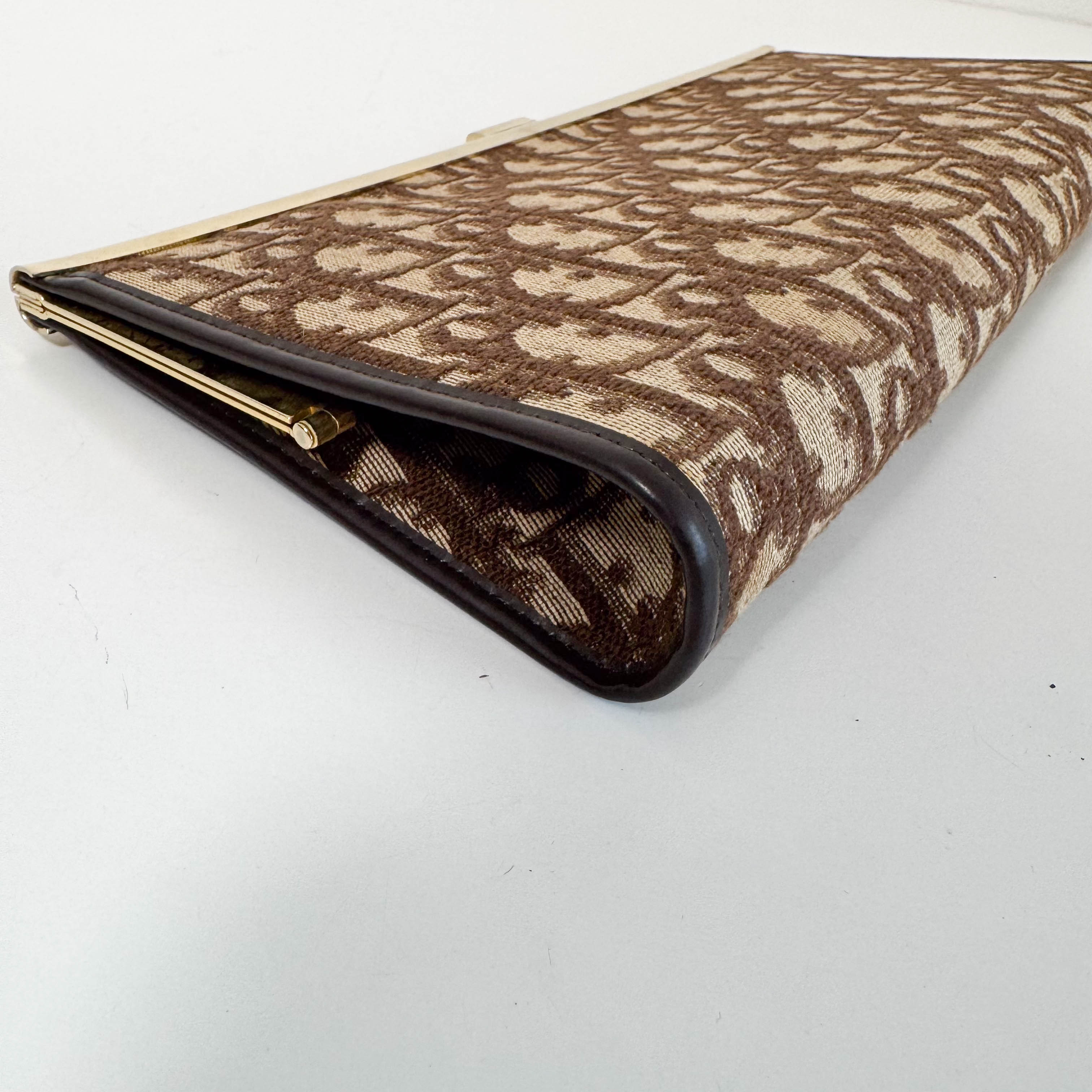 Trotter Brown Canvas Cluth Bag