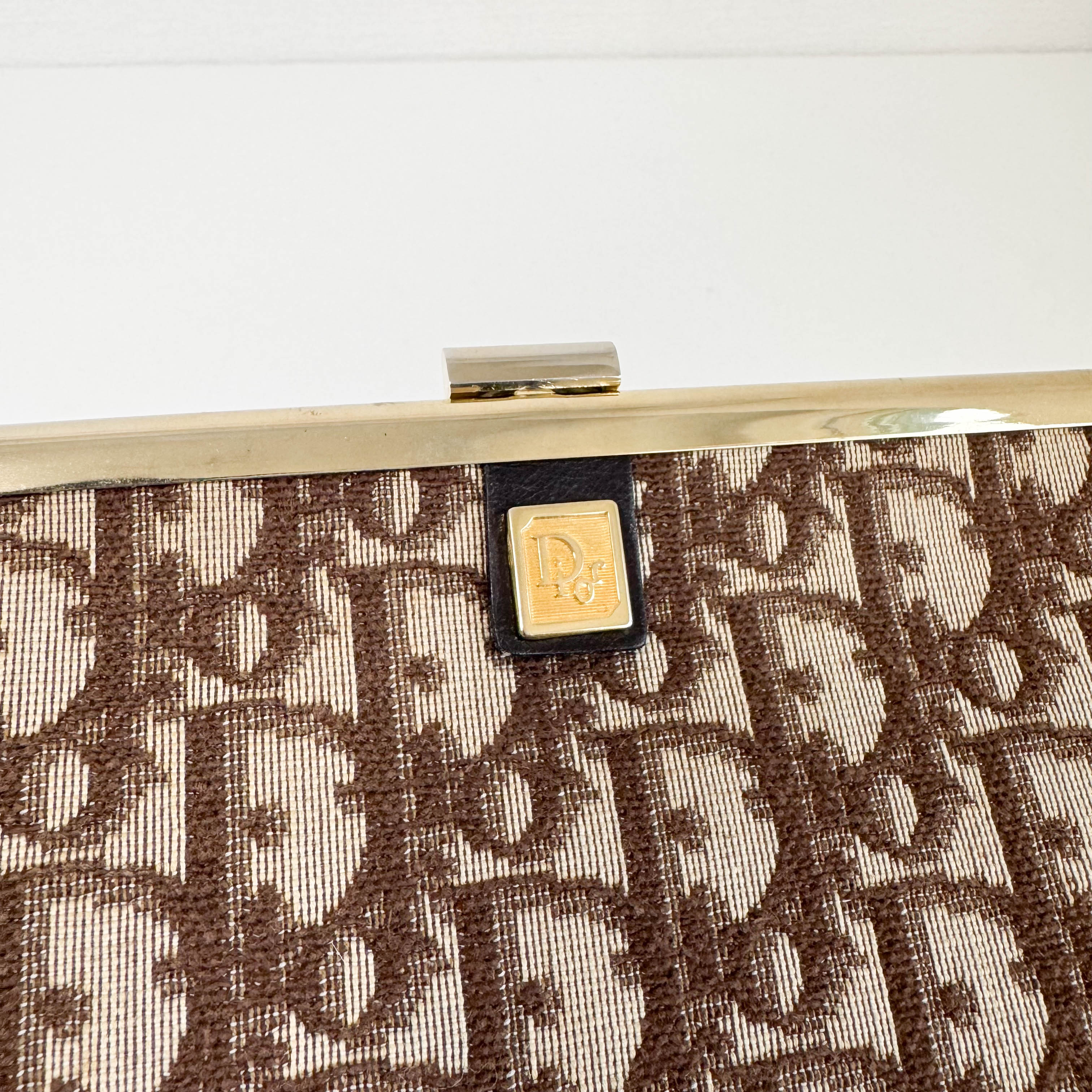 Trotter Brown Canvas Cluth Bag