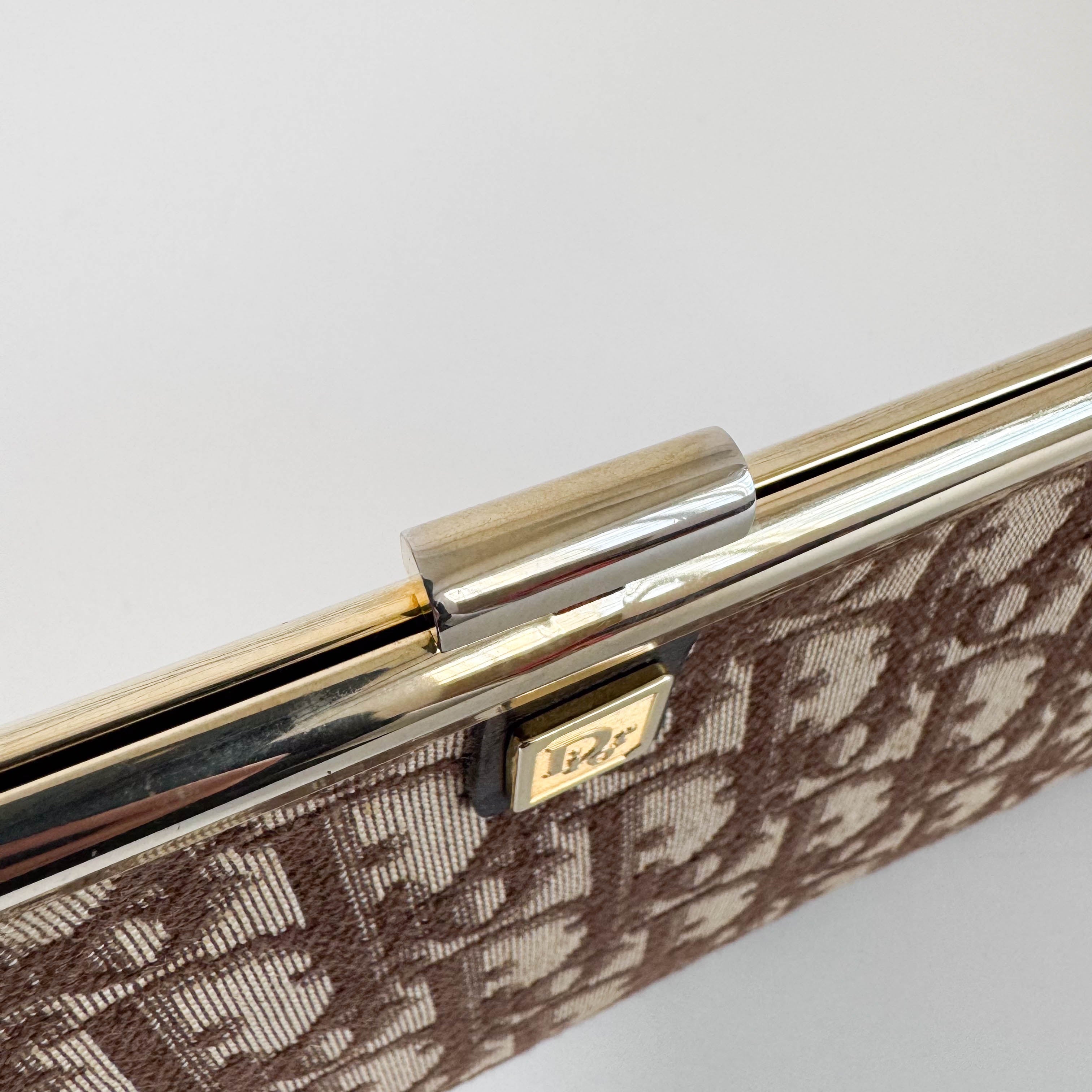 Trotter Brown Canvas Cluth Bag