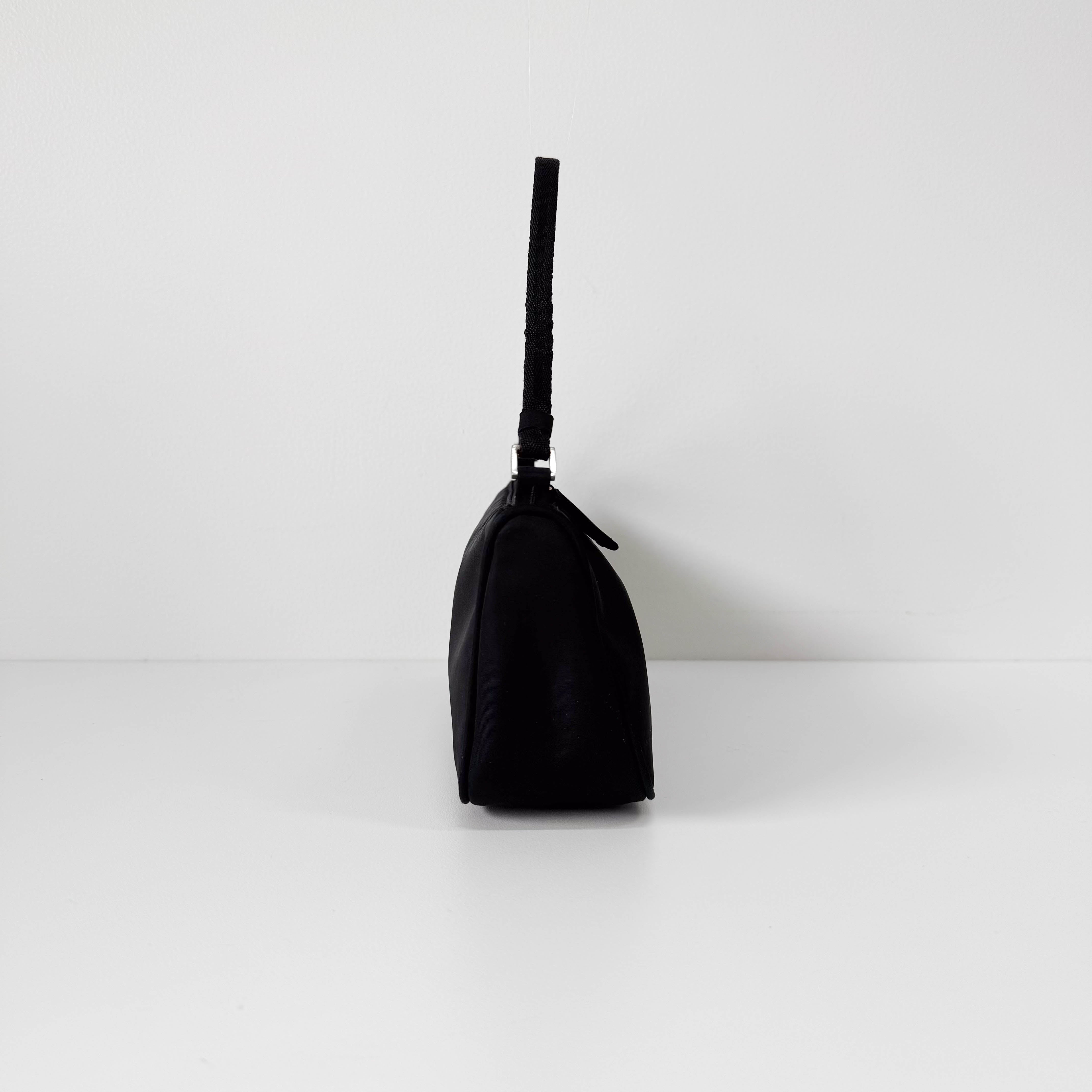 バッグ Prada Tessuto Nylon Accessory Pouch PRADA Tessuto Black Nylon Accesorie Pouch Bag – HIVE PRELOVED