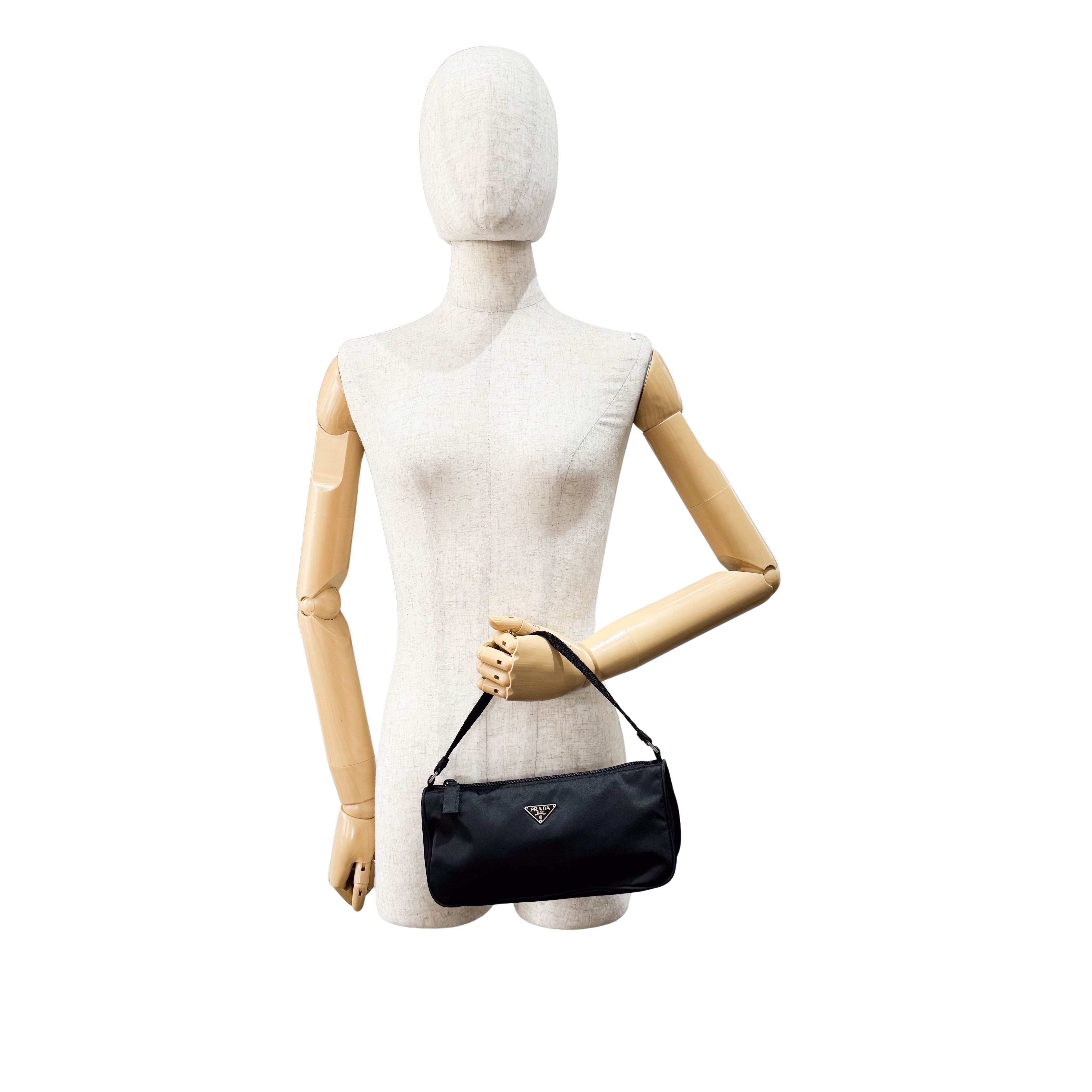 バッグ Prada Tessuto Nylon Accessory Pouch PRADA Tessuto Black Nylon Accesorie Pouch Bag – HIVE PRELOVED