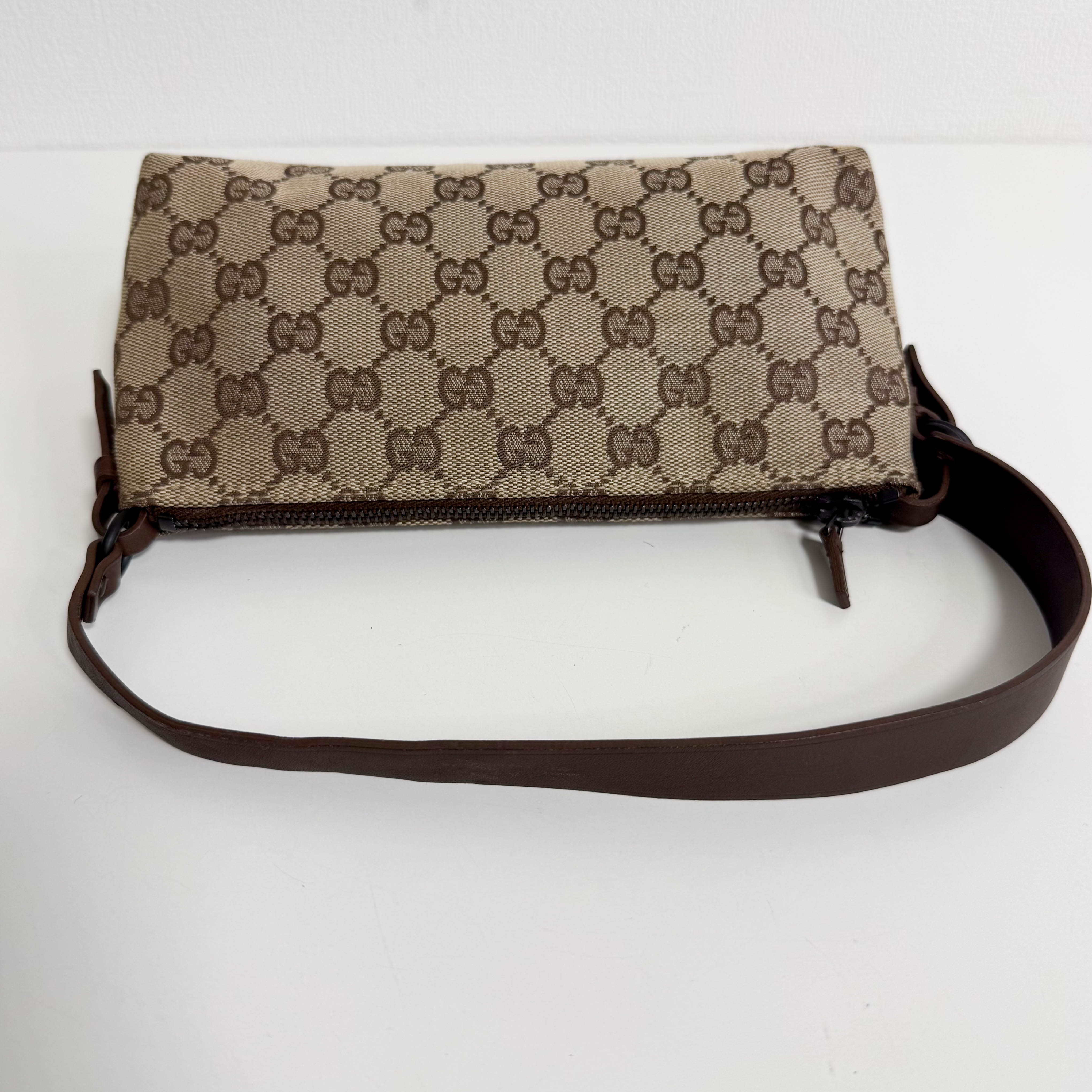 GG Canvas Pochette Accesoire Shoulder Bag