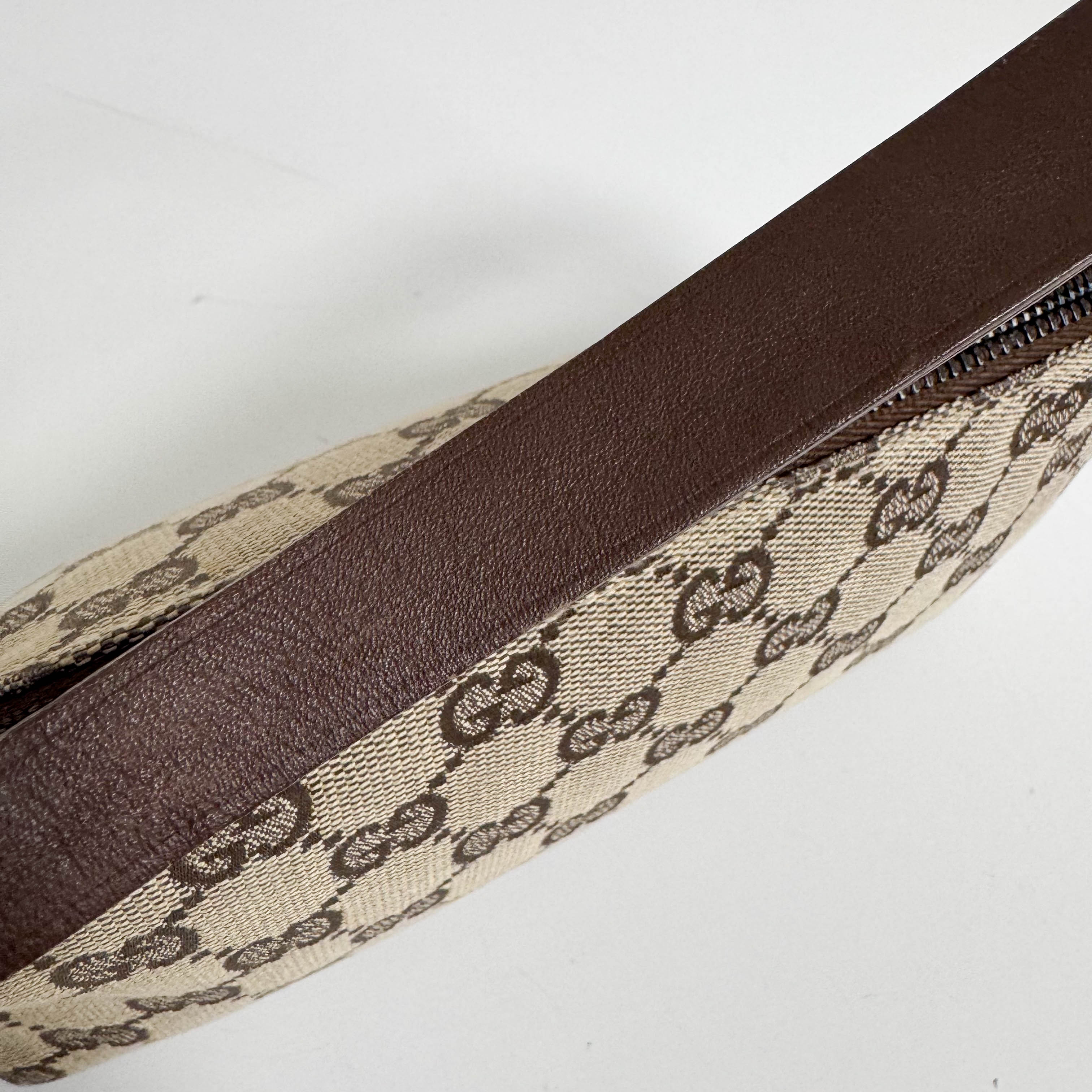 GG Canvas Pochette Accesoire Shoulder Bag