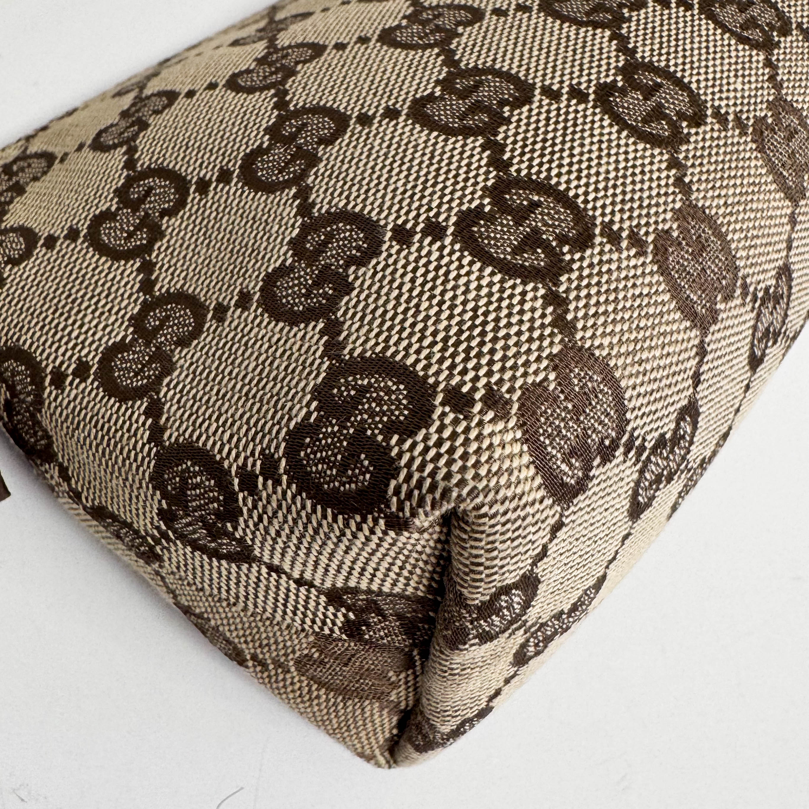 GG Canvas Pochette Accesoire Shoulder Bag