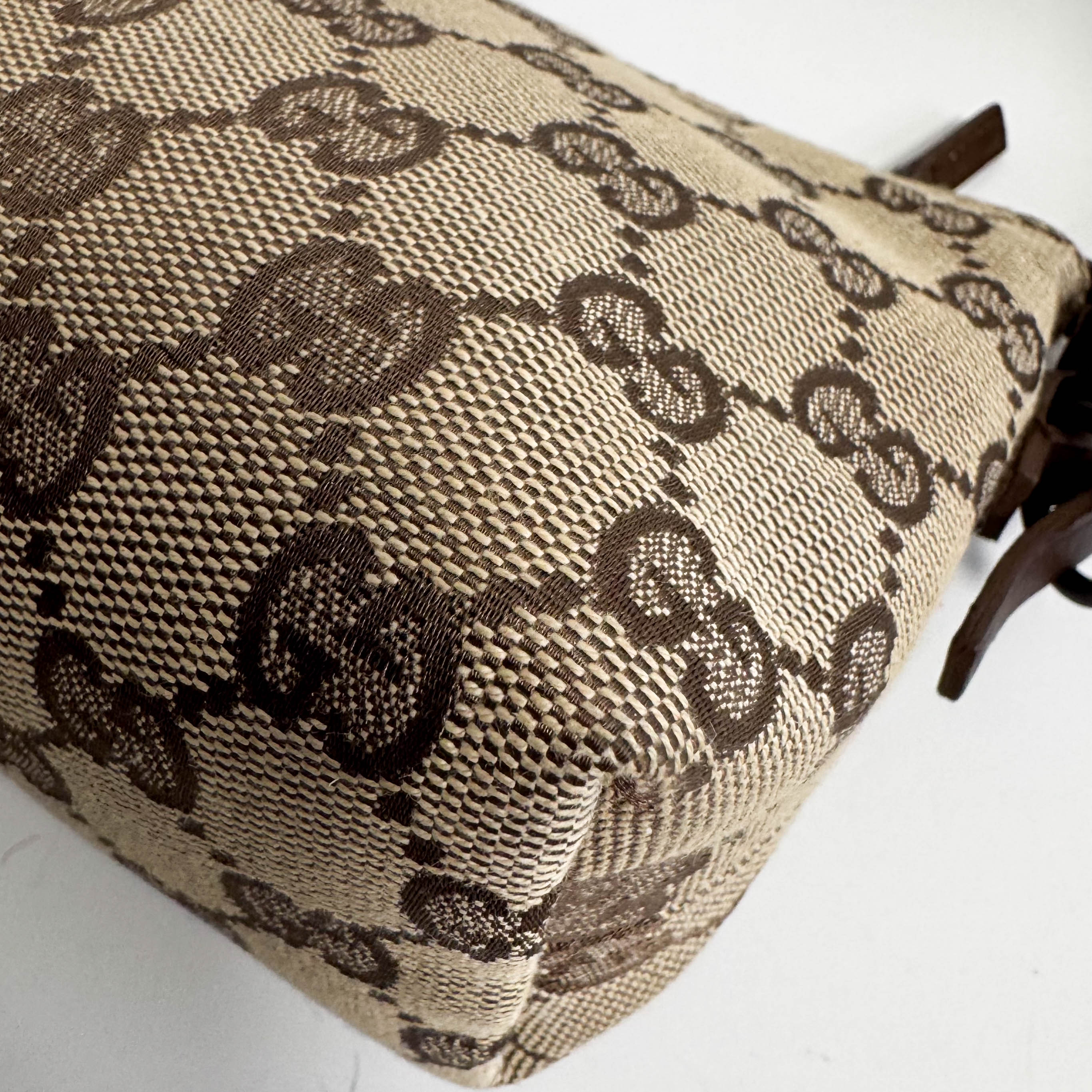 GG Canvas Pochette Accesoire Shoulder Bag