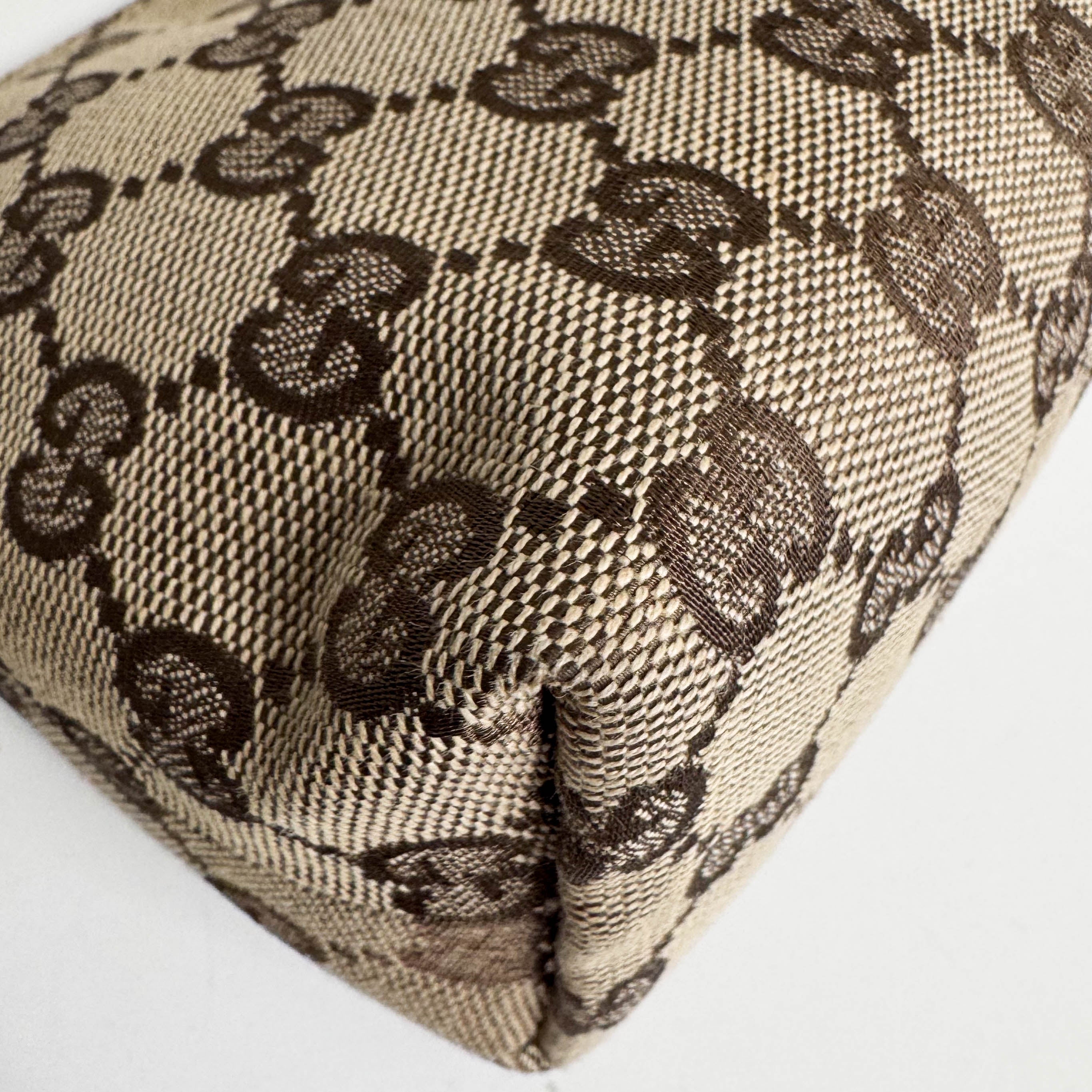 GG Canvas Pochette Accesoire Shoulder Bag