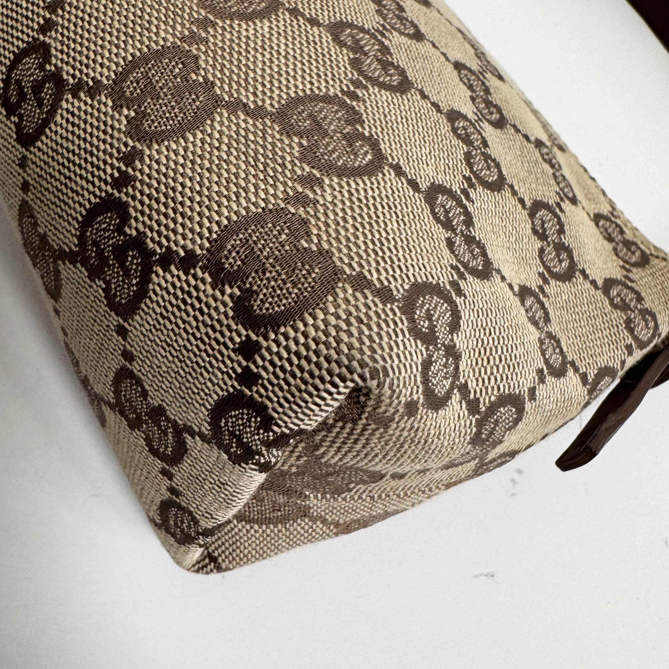 GG Canvas Pochette Accesoire Shoulder Bag