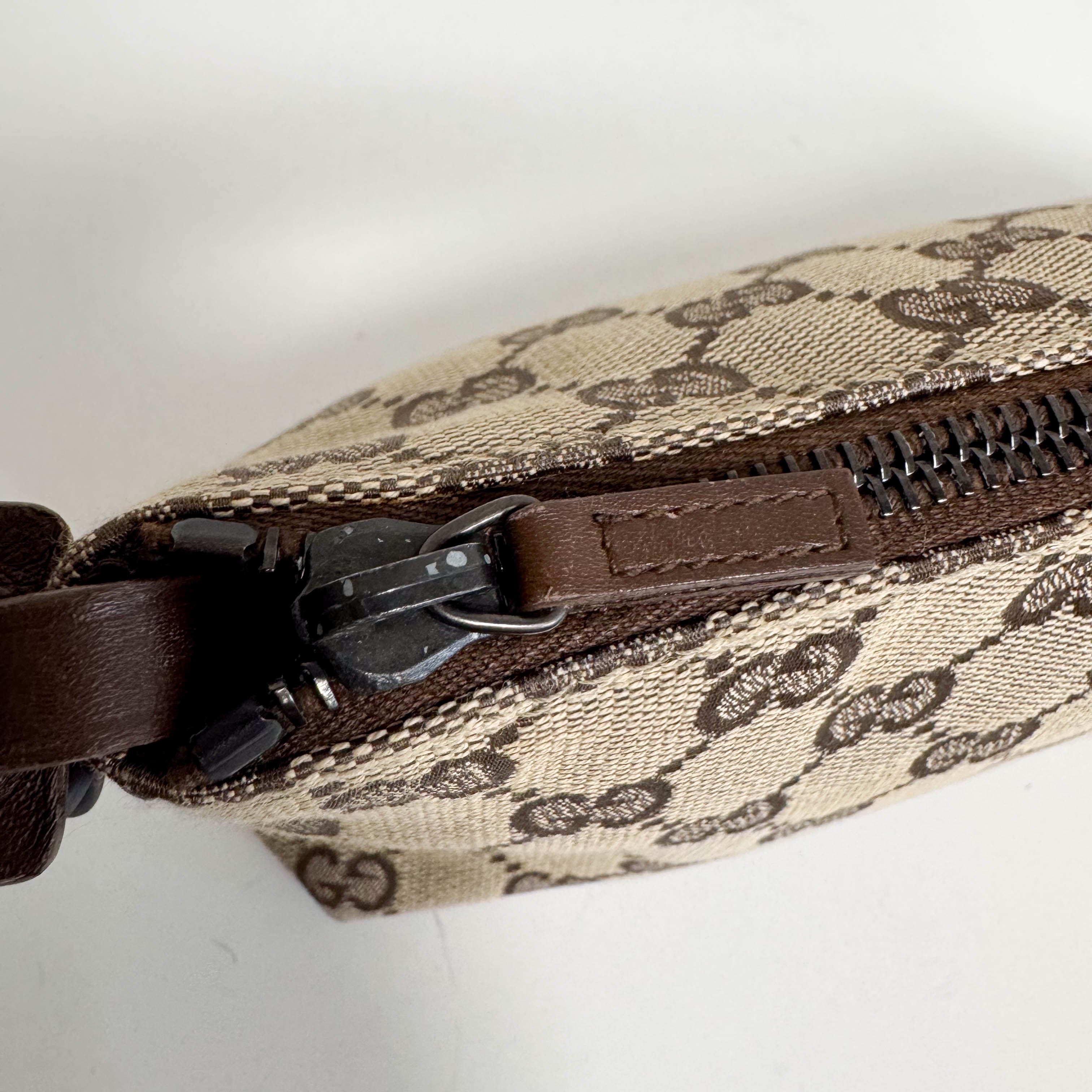 GG Canvas Pochette Accesoire Shoulder Bag