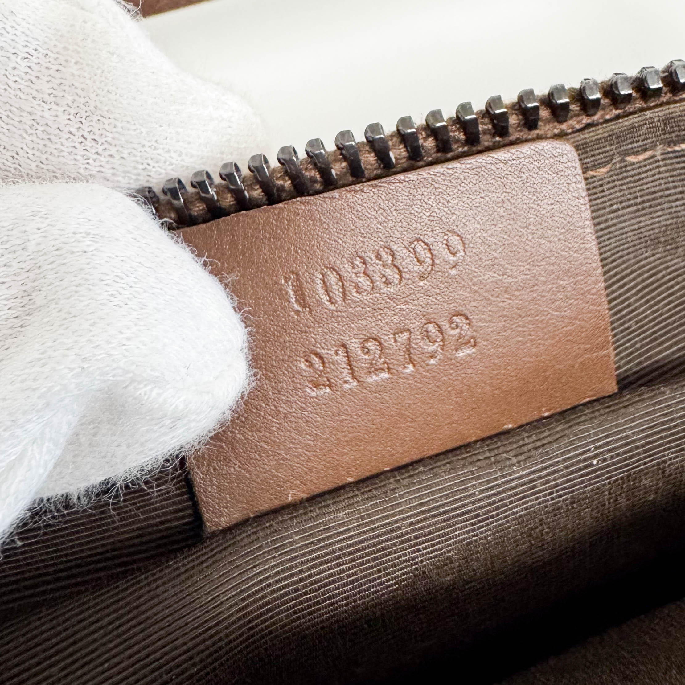 GG Canvas Pochette Accesoire Shoulder Bag