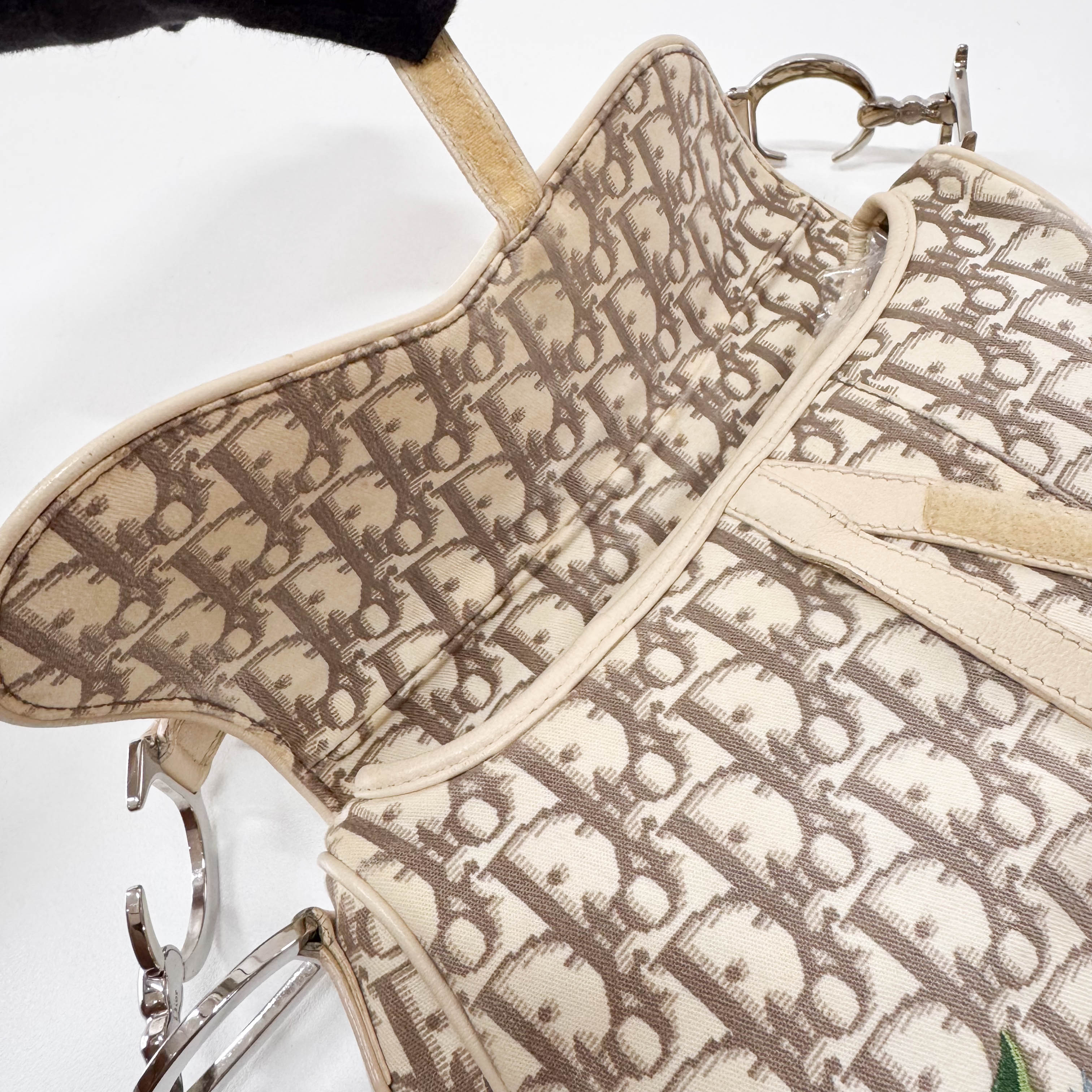 Trotter Flower Embroidery Saddle Bag