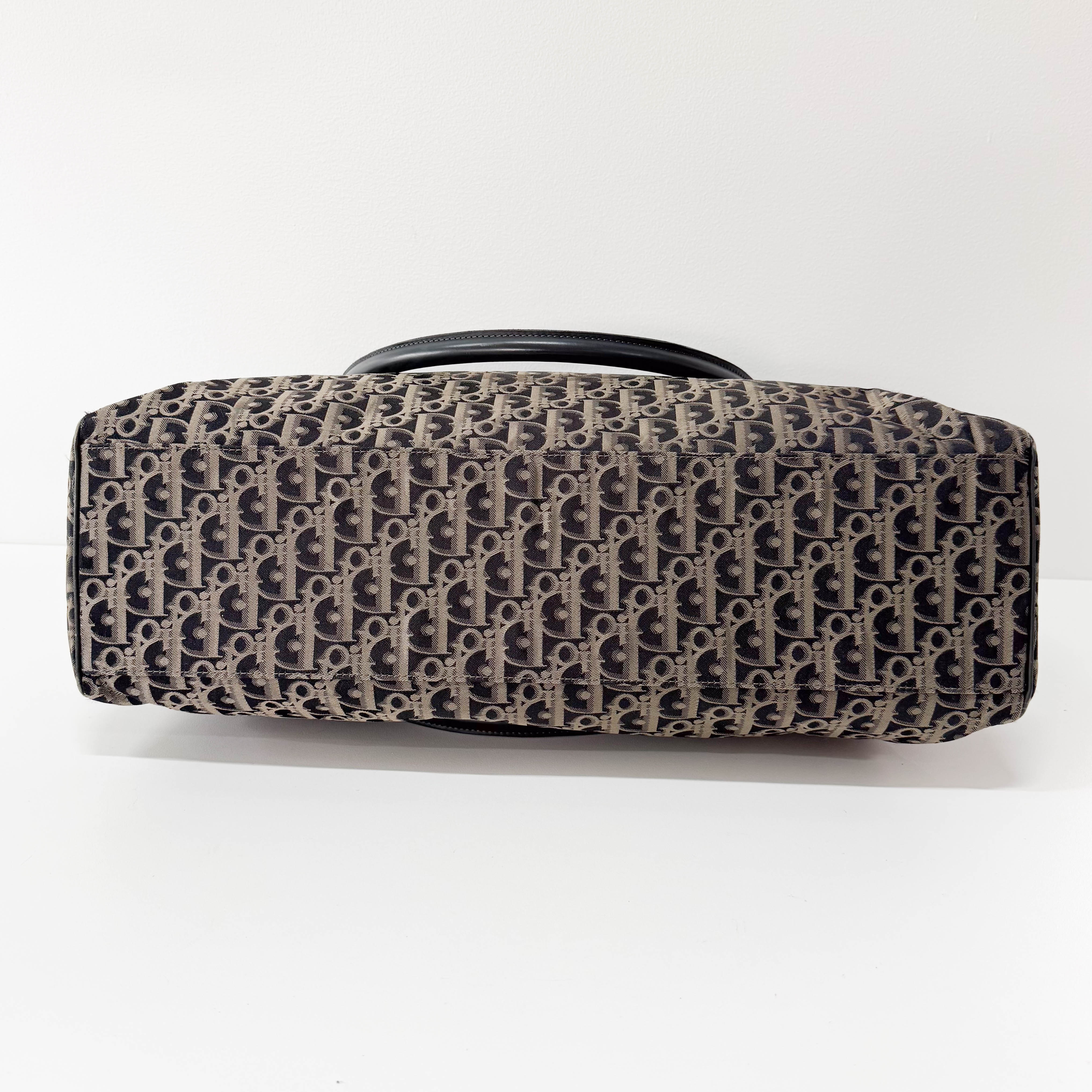 Boston Trotter Black Oblique Canvas Bag