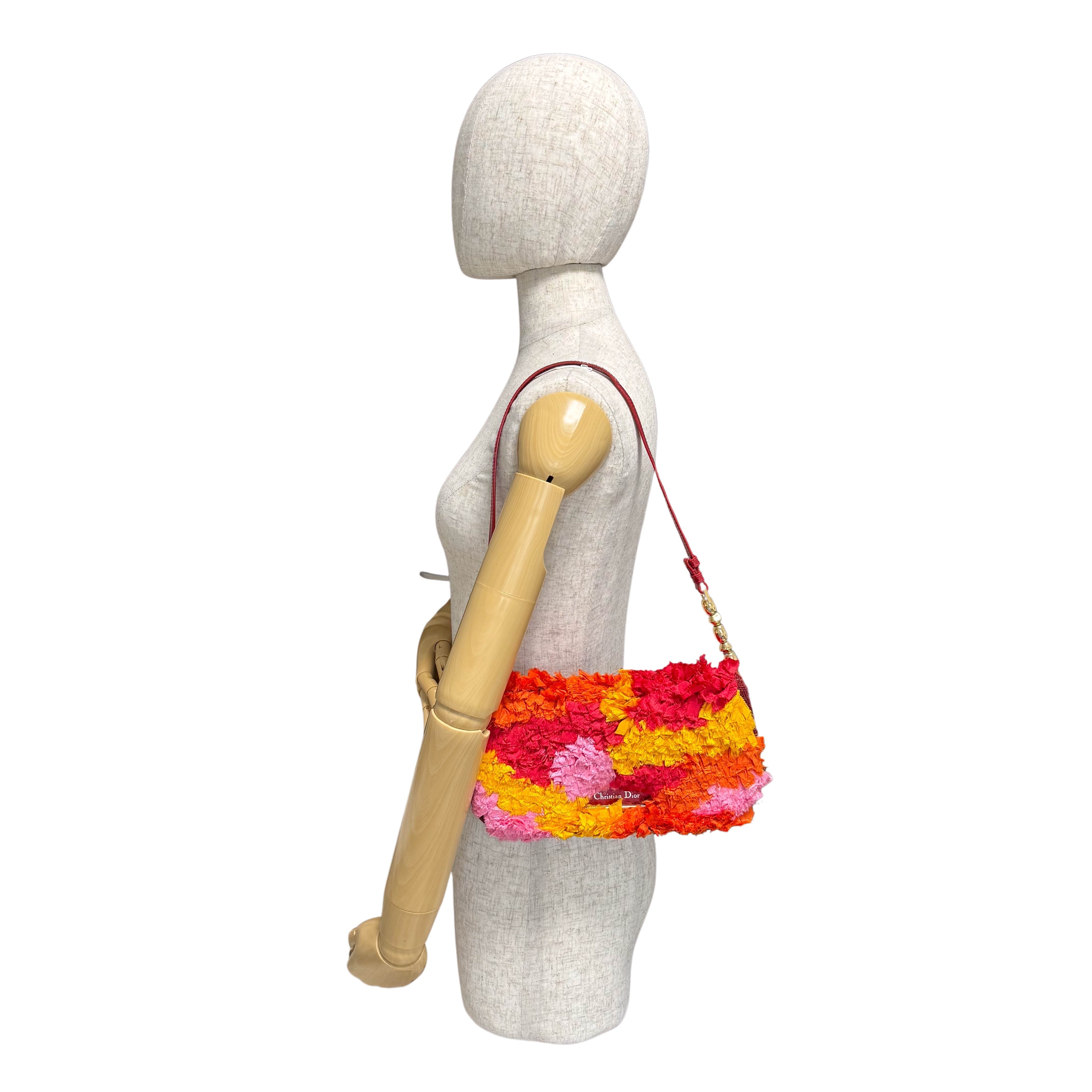 Malice Pearl Chain Silk Burgundy
Multicolor Shoulder Bag