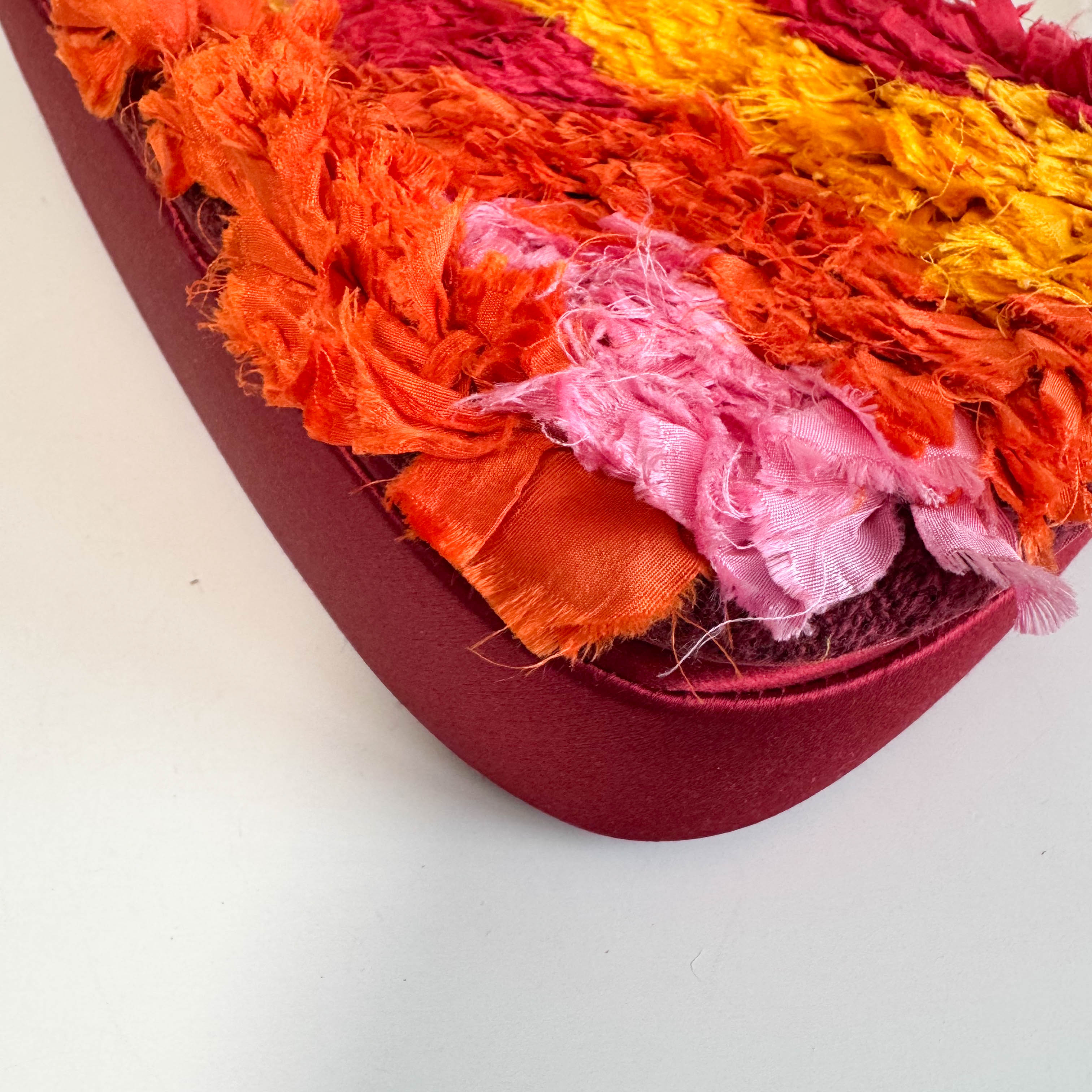 Malice Pearl Chain Silk Burgundy
Multicolor Shoulder Bag